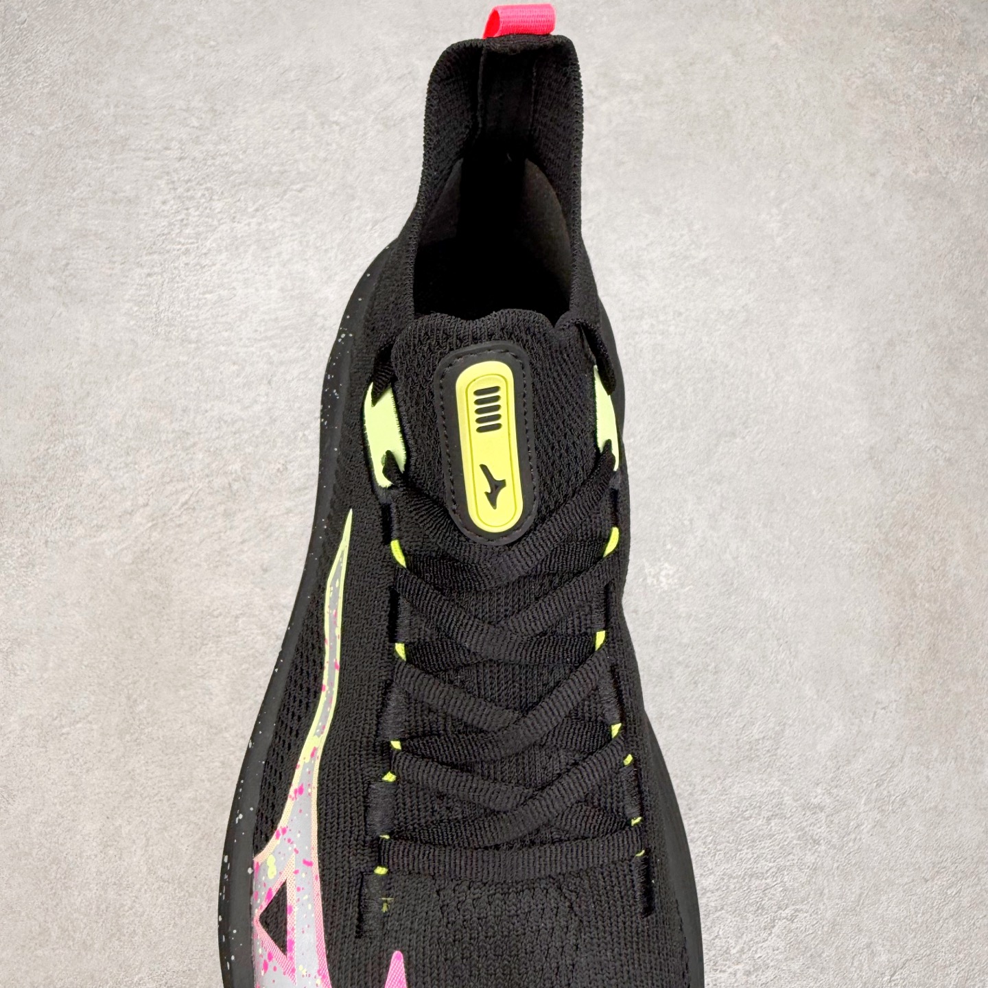 图片[5]-Mizuno Neo Vista Y2K柔软舒适减震耐磨支撑 低帮休闲跑步鞋 男女同款 美津浓（Mizuno）是日本美津浓株式会社于1906年创立的运动品牌，经过一个多世纪的不断努力现已成为世界著名的运动器具、服装和鞋类生产商。美津浓力求服务于各类运动项目，并竭力使运动生活更加愉快和振奋。产品种类齐全，覆盖几乎全部主要运动项目，达到30万多个品类。尺码：36 36.5 37.5 38 38.5 39 40 40.5 41 42 42.5 43 44 44.5 45-选品中心