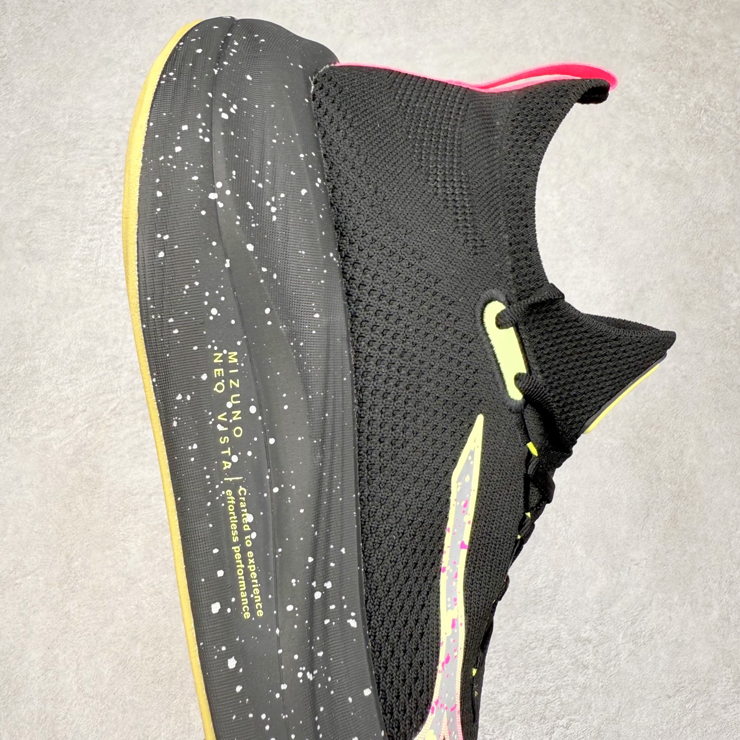 图片[6]-Mizuno Neo Vista Y2K柔软舒适减震耐磨支撑 低帮休闲跑步鞋 男女同款 美津浓（Mizuno）是日本美津浓株式会社于1906年创立的运动品牌，经过一个多世纪的不断努力现已成为世界著名的运动器具、服装和鞋类生产商。美津浓力求服务于各类运动项目，并竭力使运动生活更加愉快和振奋。产品种类齐全，覆盖几乎全部主要运动项目，达到30万多个品类。尺码：36 36.5 37.5 38 38.5 39 40 40.5 41 42 42.5 43 44 44.5 45-选品中心