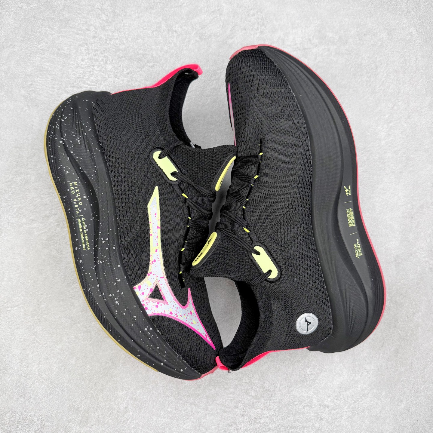 图片[3]-Mizuno Neo Vista Y2K柔软舒适减震耐磨支撑 低帮休闲跑步鞋 男女同款 美津浓（Mizuno）是日本美津浓株式会社于1906年创立的运动品牌，经过一个多世纪的不断努力现已成为世界著名的运动器具、服装和鞋类生产商。美津浓力求服务于各类运动项目，并竭力使运动生活更加愉快和振奋。产品种类齐全，覆盖几乎全部主要运动项目，达到30万多个品类。尺码：36 36.5 37.5 38 38.5 39 40 40.5 41 42 42.5 43 44 44.5 45-选品中心