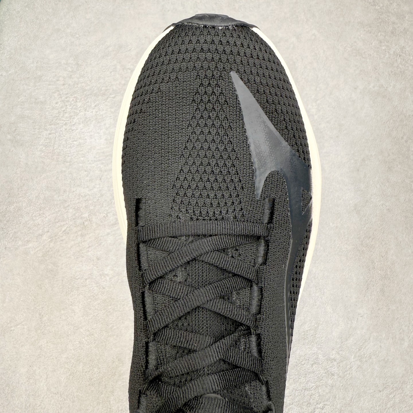 图片[4]-Mizuno Neo Vista Y2K柔软舒适减震耐磨支撑 低帮休闲跑步鞋 男女同款 美津浓（Mizuno）是日本美津浓株式会社于1906年创立的运动品牌，经过一个多世纪的不断努力现已成为世界著名的运动器具、服装和鞋类生产商。美津浓力求服务于各类运动项目，并竭力使运动生活更加愉快和振奋。产品种类齐全，覆盖几乎全部主要运动项目，达到30万多个品类。尺码：36 36.5 37.5 38 38.5 39 40 40.5 41 42 42.5 43 44 44.5 45-选品中心