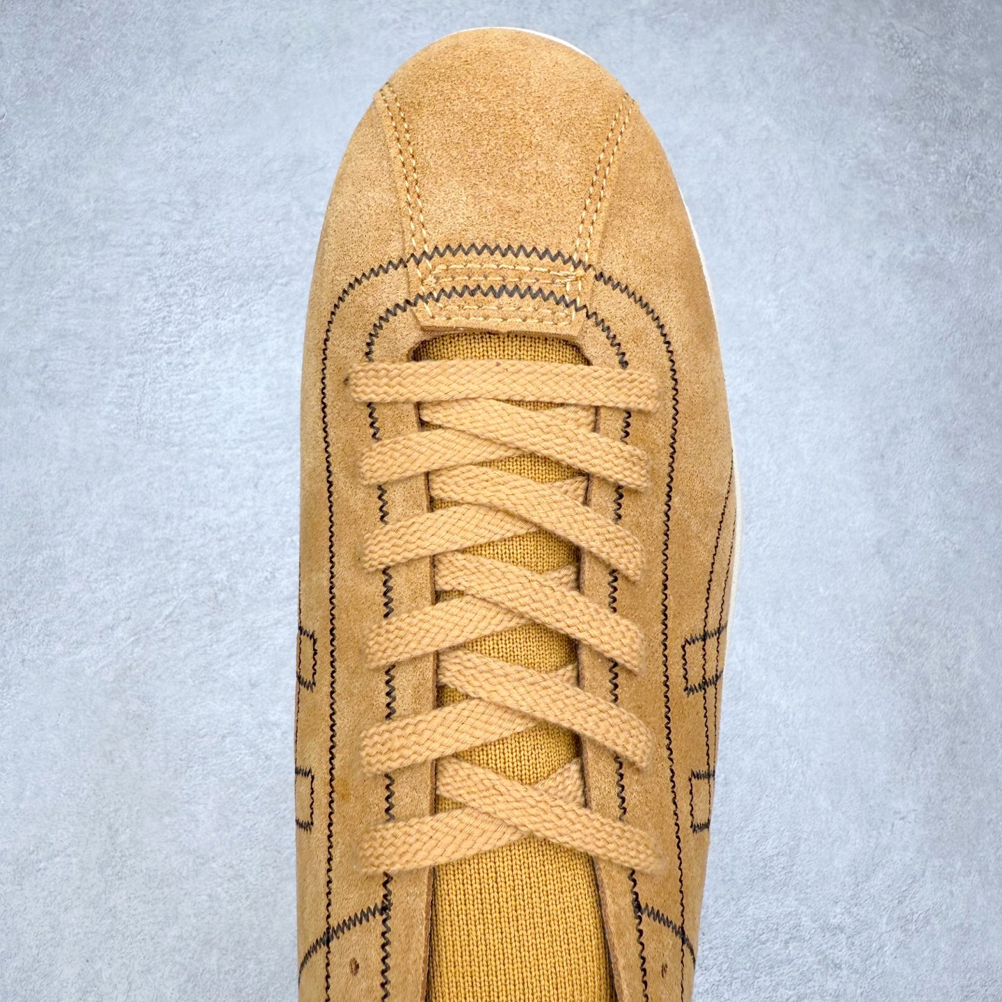 图片[4]-Onitsuka Tiger 鬼塚虎 Sclaw 轻便舒适防滑耐磨透气支撑吸汗低帮生活休闲鞋 低帮设计简洁利落 流畅的线条勾勒出随性的风格 鞋口织物收口 经典鞋袜一体 明线设计标志性logo 采用织物和柔软皮革拼接 时尚质感满满 防磨耐磨大底 上脚轻便舒适 尺码：36 37 37.5 38 39 39.5 40 40.5 41.5 42 42.5 43.5 44 45-选品中心