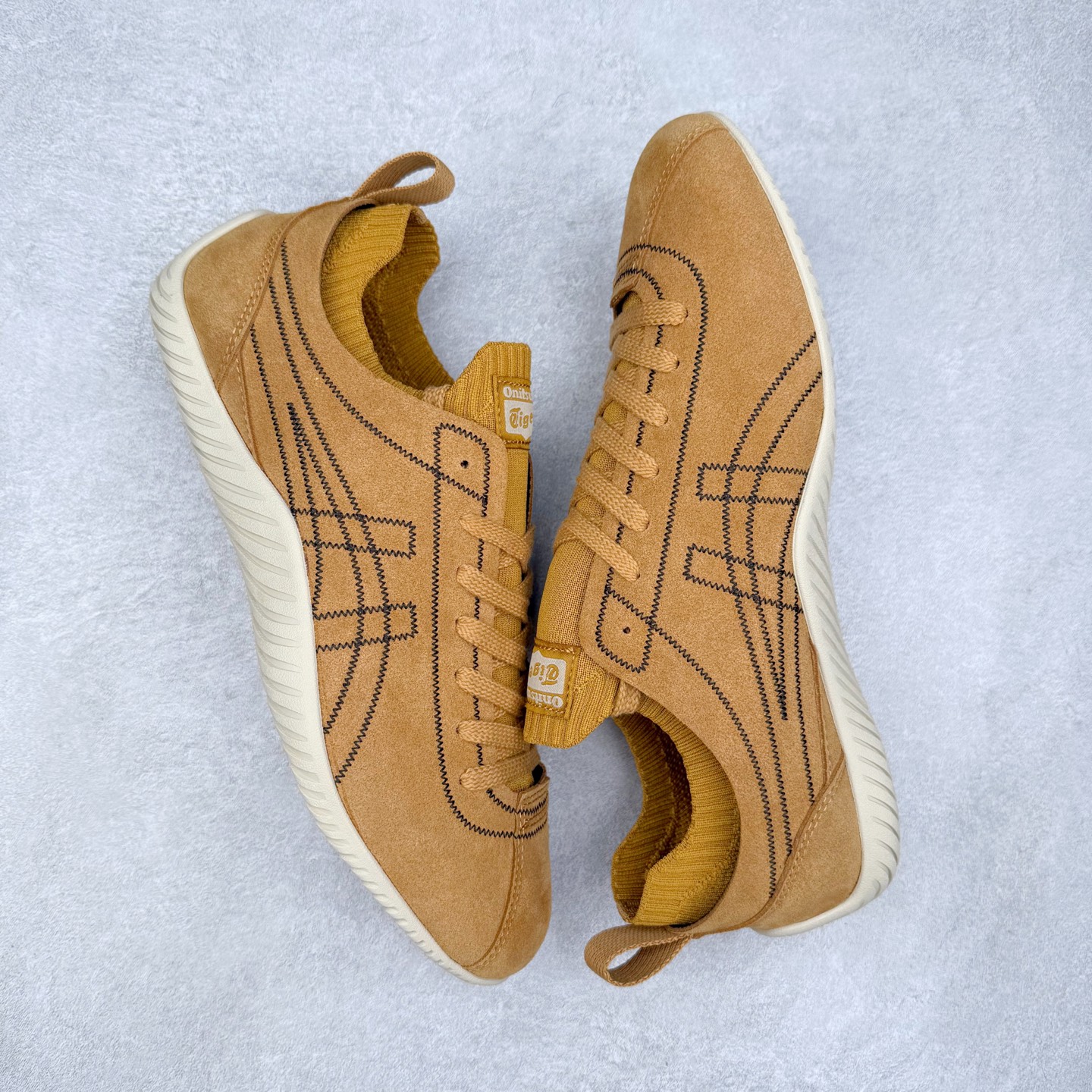图片[3]-Onitsuka Tiger 鬼塚虎 Sclaw 轻便舒适防滑耐磨透气支撑吸汗低帮生活休闲鞋 低帮设计简洁利落 流畅的线条勾勒出随性的风格 鞋口织物收口 经典鞋袜一体 明线设计标志性logo 采用织物和柔软皮革拼接 时尚质感满满 防磨耐磨大底 上脚轻便舒适 尺码：36 37 37.5 38 39 39.5 40 40.5 41.5 42 42.5 43.5 44 45-选品中心