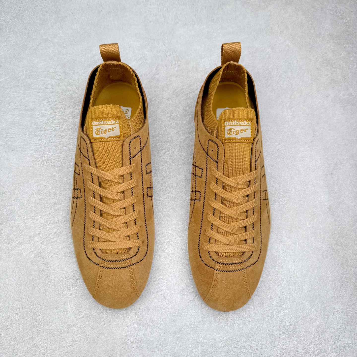 图片[2]-Onitsuka Tiger 鬼塚虎 Sclaw 轻便舒适防滑耐磨透气支撑吸汗低帮生活休闲鞋 低帮设计简洁利落 流畅的线条勾勒出随性的风格 鞋口织物收口 经典鞋袜一体 明线设计标志性logo 采用织物和柔软皮革拼接 时尚质感满满 防磨耐磨大底 上脚轻便舒适 尺码：36 37 37.5 38 39 39.5 40 40.5 41.5 42 42.5 43.5 44 45-选品中心