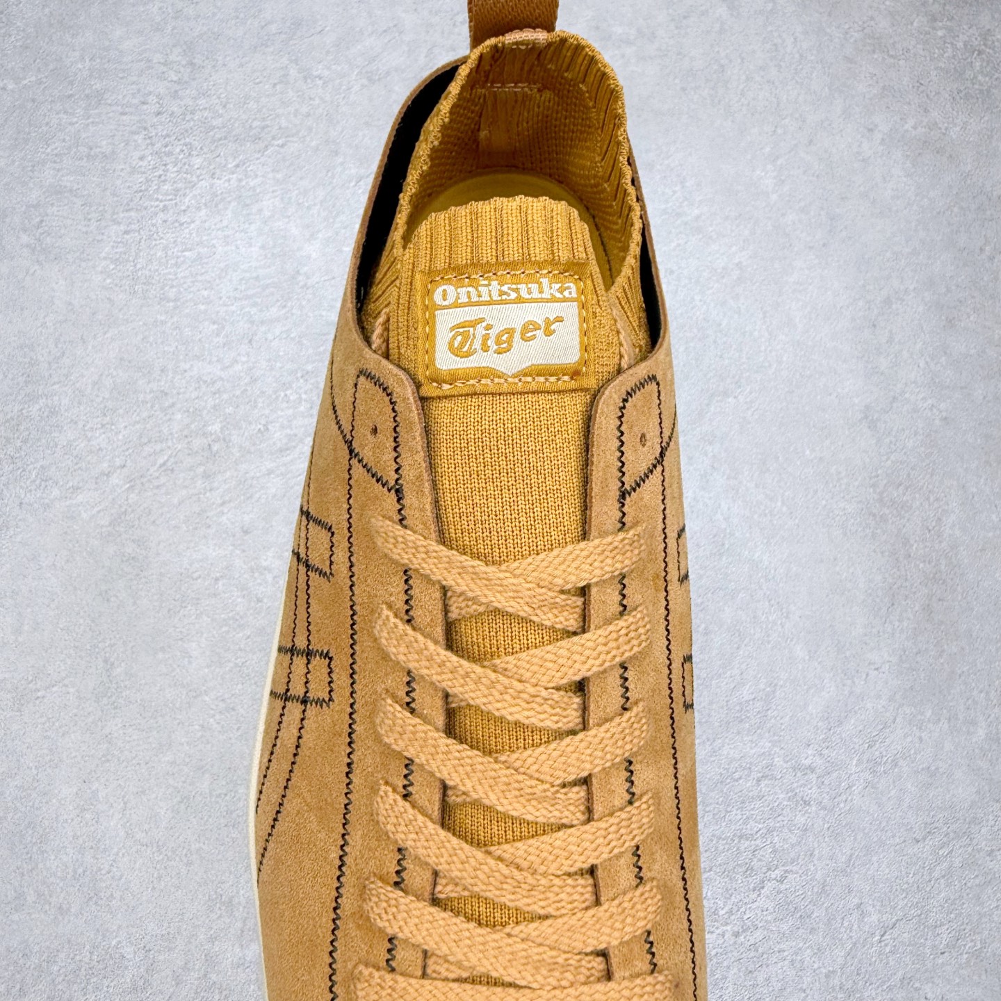 图片[5]-Onitsuka Tiger 鬼塚虎 Sclaw 轻便舒适防滑耐磨透气支撑吸汗低帮生活休闲鞋 低帮设计简洁利落 流畅的线条勾勒出随性的风格 鞋口织物收口 经典鞋袜一体 明线设计标志性logo 采用织物和柔软皮革拼接 时尚质感满满 防磨耐磨大底 上脚轻便舒适 尺码：36 37 37.5 38 39 39.5 40 40.5 41.5 42 42.5 43.5 44 45-选品中心