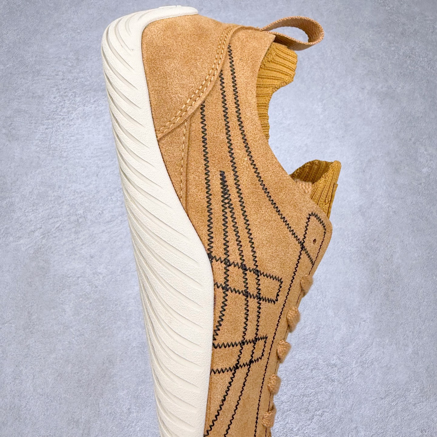 图片[7]-Onitsuka Tiger 鬼塚虎 Sclaw 轻便舒适防滑耐磨透气支撑吸汗低帮生活休闲鞋 低帮设计简洁利落 流畅的线条勾勒出随性的风格 鞋口织物收口 经典鞋袜一体 明线设计标志性logo 采用织物和柔软皮革拼接 时尚质感满满 防磨耐磨大底 上脚轻便舒适 尺码：36 37 37.5 38 39 39.5 40 40.5 41.5 42 42.5 43.5 44 45-选品中心