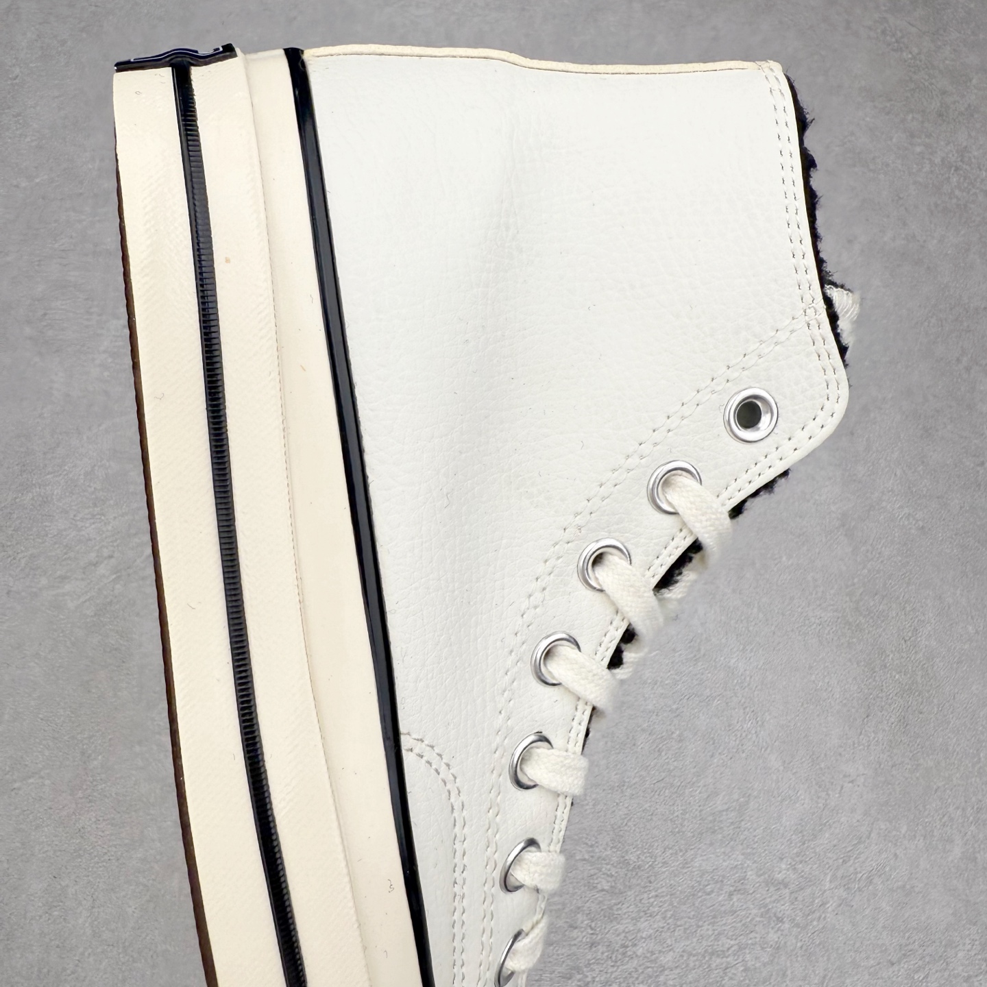 图片[6]-Converse Chuck 1970S 皮面羊羔绒 采用70s经典鞋型，鞋舌面和内里包裹上保暖性极强的上等羊羔绒、经典保暖又不平凡！在寒冷的冬季你也可以勇敢秀出你的匡威！ 货号：172364C 黑色 货号：172365C 白色 尺码：35 36 36.5 37 37.5 38 39 40 41 41.5 42 42.5 43 44-选品中心
