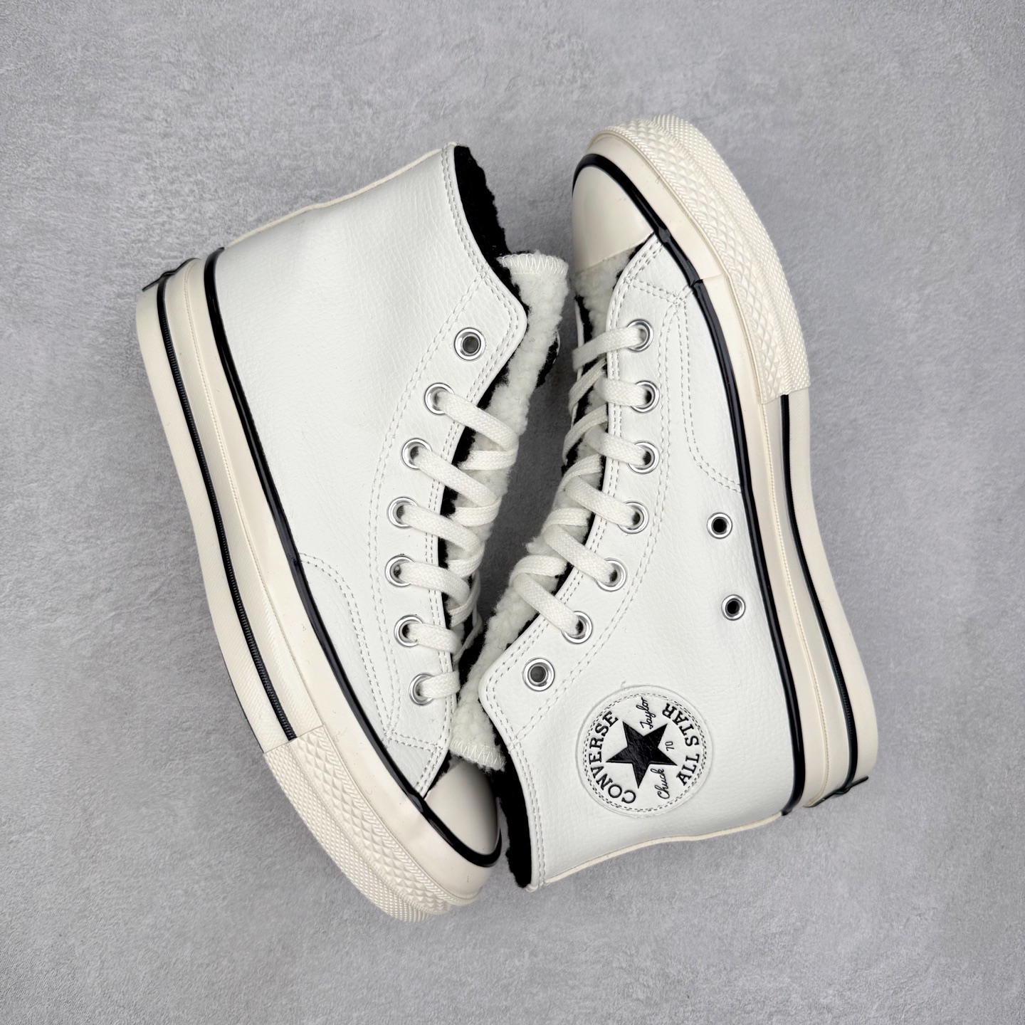 图片[3]-Converse Chuck 1970S 皮面羊羔绒 采用70s经典鞋型，鞋舌面和内里包裹上保暖性极强的上等羊羔绒、经典保暖又不平凡！在寒冷的冬季你也可以勇敢秀出你的匡威！ 货号：172364C 黑色 货号：172365C 白色 尺码：35 36 36.5 37 37.5 38 39 40 41 41.5 42 42.5 43 44-选品中心
