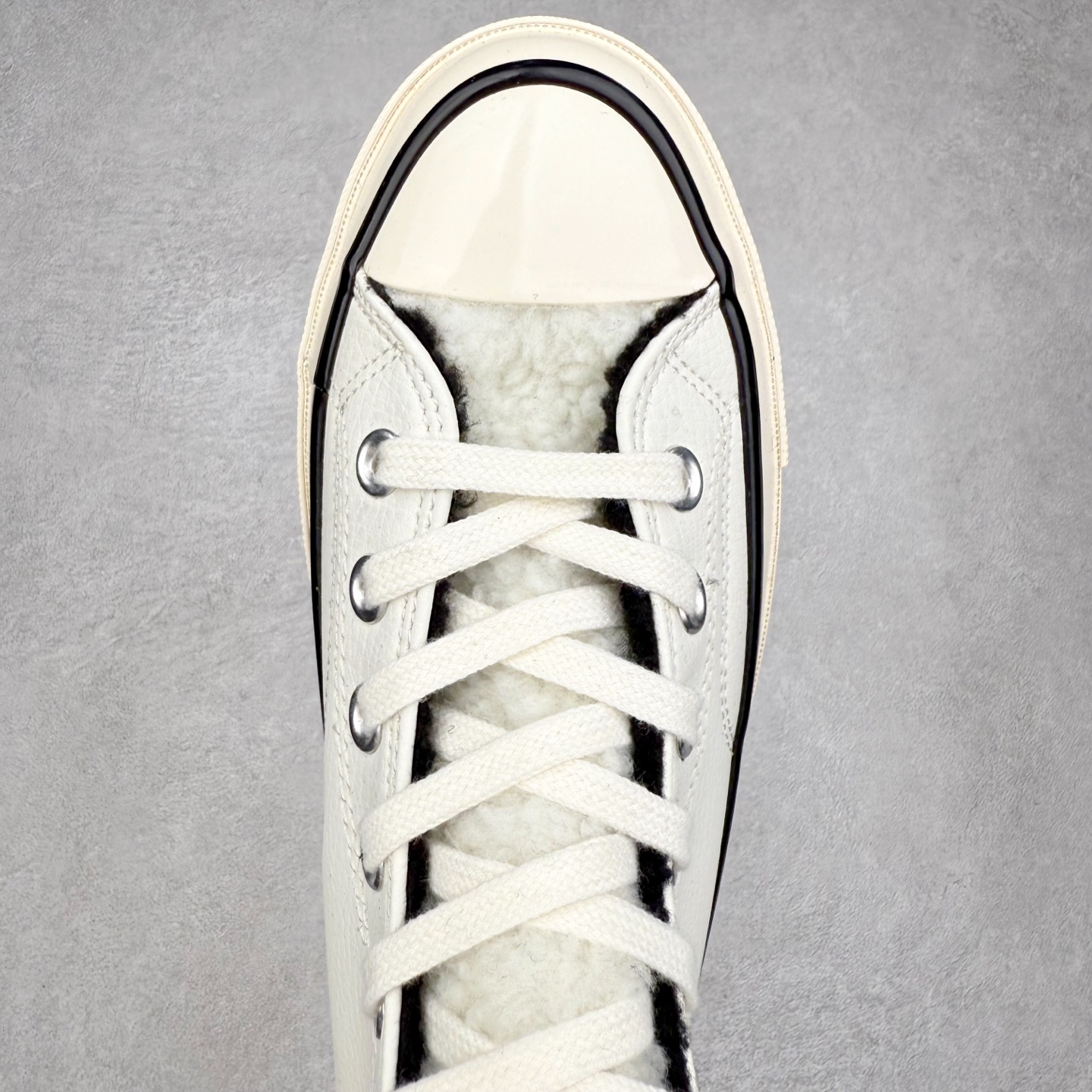 图片[4]-Converse Chuck 1970S 皮面羊羔绒 采用70s经典鞋型，鞋舌面和内里包裹上保暖性极强的上等羊羔绒、经典保暖又不平凡！在寒冷的冬季你也可以勇敢秀出你的匡威！ 货号：172364C 黑色 货号：172365C 白色 尺码：35 36 36.5 37 37.5 38 39 40 41 41.5 42 42.5 43 44-选品中心