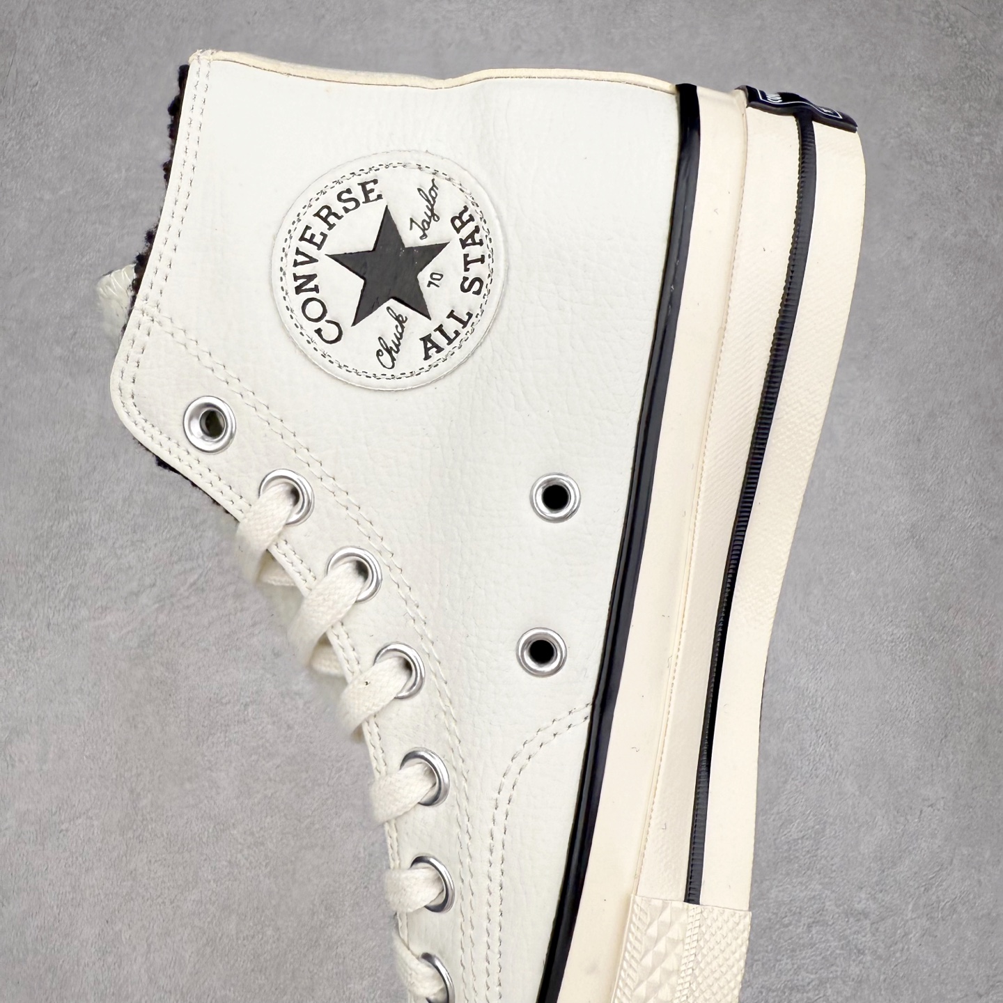 图片[7]-Converse Chuck 1970S 皮面羊羔绒 采用70s经典鞋型，鞋舌面和内里包裹上保暖性极强的上等羊羔绒、经典保暖又不平凡！在寒冷的冬季你也可以勇敢秀出你的匡威！ 货号：172364C 黑色 货号：172365C 白色 尺码：35 36 36.5 37 37.5 38 39 40 41 41.5 42 42.5 43 44-选品中心