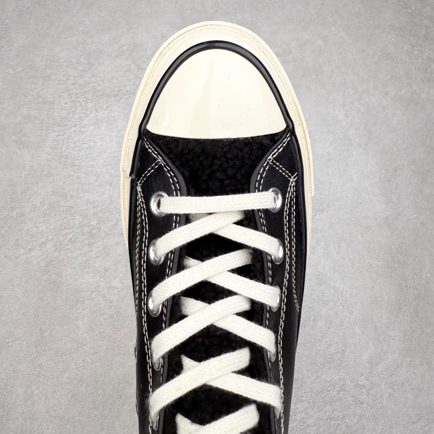 图片[4]-Converse Chuck 1970S 皮面羊羔绒 采用70s经典鞋型，鞋舌面和内里包裹上保暖性极强的上等羊羔绒、经典保暖又不平凡！在寒冷的冬季你也可以勇敢秀出你的匡威！ 货号：172364C 黑色 货号：172365C 白色 尺码：35 36 36.5 37 37.5 38 39 40 41 41.5 42 42.5 43 44-选品中心