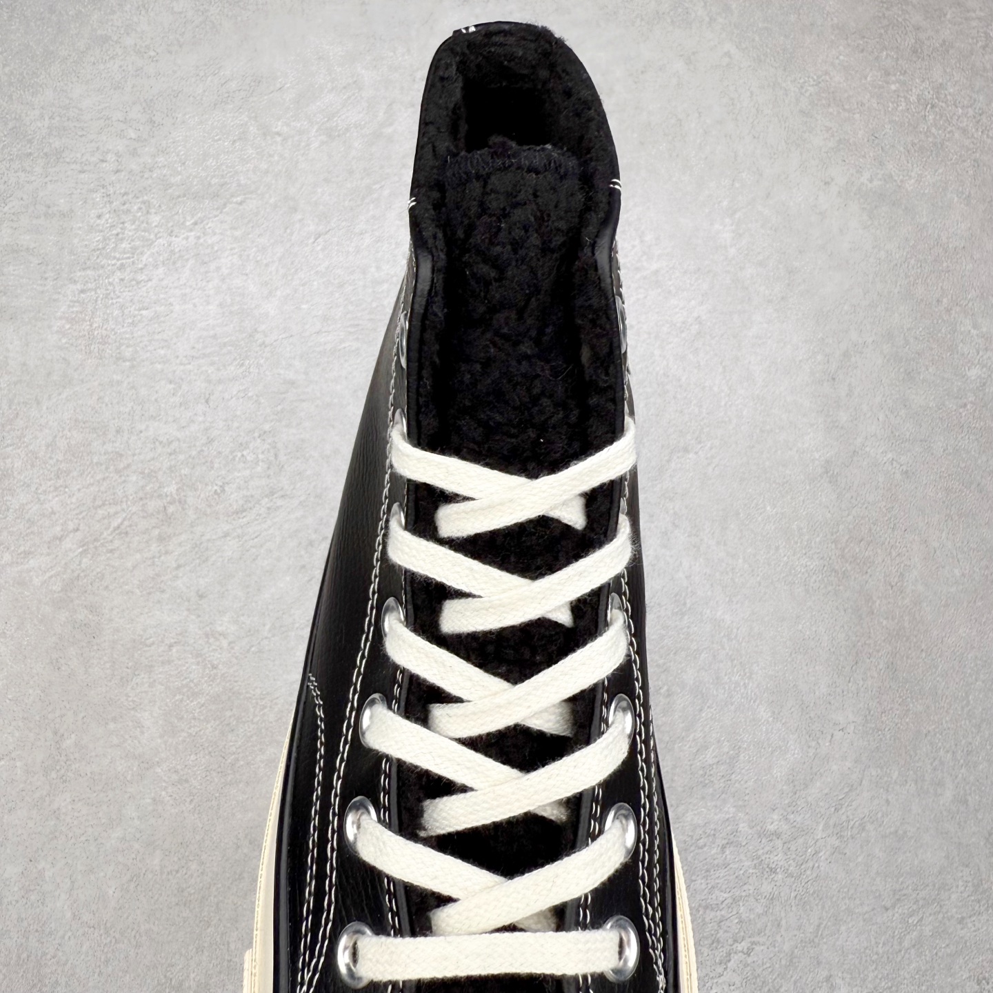 图片[5]-Converse Chuck 1970S 皮面羊羔绒 采用70s经典鞋型，鞋舌面和内里包裹上保暖性极强的上等羊羔绒、经典保暖又不平凡！在寒冷的冬季你也可以勇敢秀出你的匡威！ 货号：172364C 黑色 货号：172365C 白色 尺码：35 36 36.5 37 37.5 38 39 40 41 41.5 42 42.5 43 44-选品中心