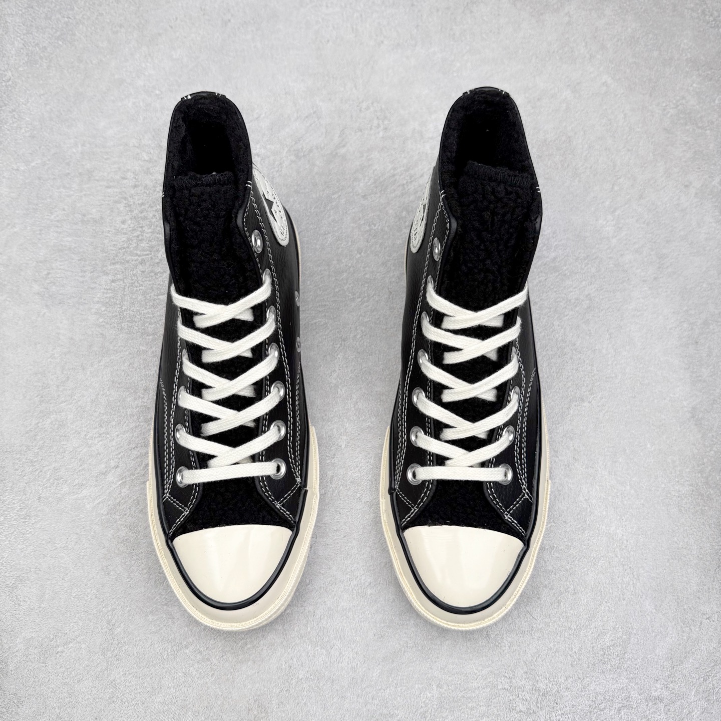 图片[2]-Converse Chuck 1970S 皮面羊羔绒 采用70s经典鞋型，鞋舌面和内里包裹上保暖性极强的上等羊羔绒、经典保暖又不平凡！在寒冷的冬季你也可以勇敢秀出你的匡威！ 货号：172364C 黑色 货号：172365C 白色 尺码：35 36 36.5 37 37.5 38 39 40 41 41.5 42 42.5 43 44-选品中心