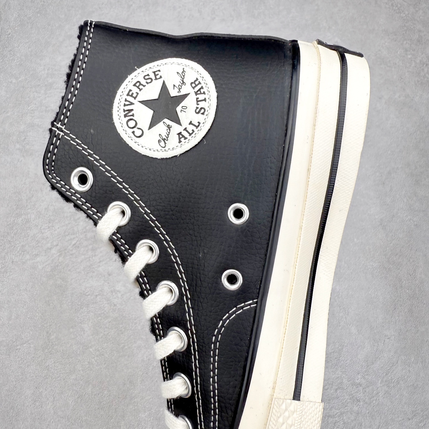图片[7]-Converse Chuck 1970S 皮面羊羔绒 采用70s经典鞋型，鞋舌面和内里包裹上保暖性极强的上等羊羔绒、经典保暖又不平凡！在寒冷的冬季你也可以勇敢秀出你的匡威！ 货号：172364C 黑色 货号：172365C 白色 尺码：35 36 36.5 37 37.5 38 39 40 41 41.5 42 42.5 43 44-选品中心