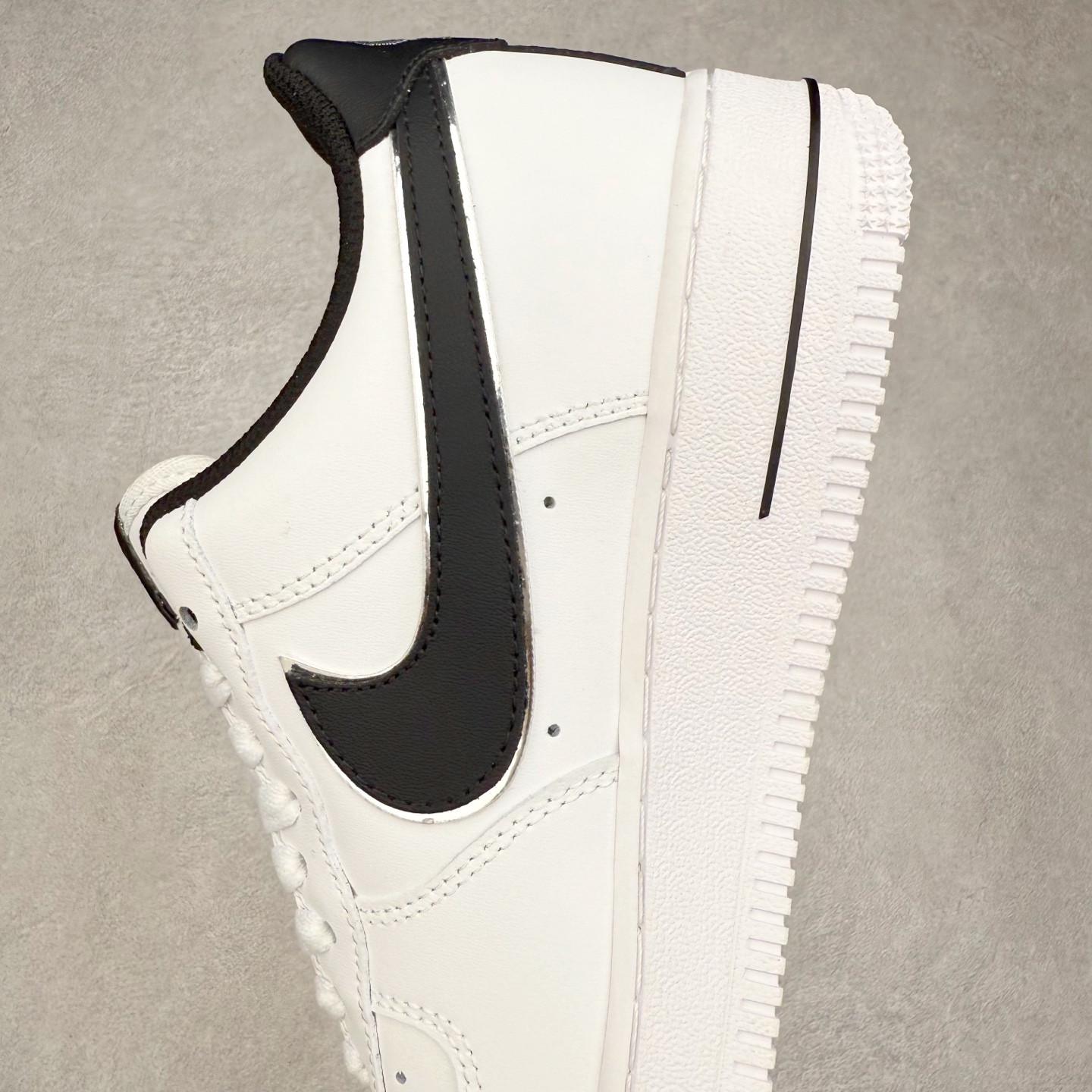 图片[7]-NK Air Force 1´07 Low 空军一号低帮百搭休闲运动板鞋 ZH0316-109 柔软、弹性十足的缓震性能和出色的中底设计 横跨复古与现代的外型结合 造就出风靡全球 三十多年的Force 1 直到今天还深受青睐 实拍调校N版已经零色差零失真 百分百还原实物色彩所见即所得 不存在货不对板色差等低级问题 选购参考实物拍摄 不混卖不参货 只用心做好货严格选品 承诺混一赔十 尺码：36 36.5 37.5 38 38.5 39 40 40.5 41 42 42.5 43 44 44.5 45-选品中心
