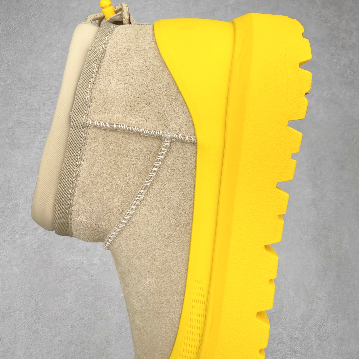 图片[7]-UGG 4196 M Tasman Weather Hybrid 塔斯曼混合系列中帮厚底轻量休闲运动鞋 UGG 2024秋冬新品 机能撞色王一博代言热门大爆款！包头套脚低帮 进口隆丰一级羊皮毛一体 代购专供品质 高弹Modern中底 外置防滑大底 套脚抽绳设计 穿脱十分方便 采用TPU模压定型翻毛皮鞋面材质#选用17毫米UGGPURE™ 植入式羊毛里衬与可拆卸的UGGPURE™ 植入式羊毛鞋垫#包头式EVA轻翼科技外底防滑,耐磨性和良好的弹性❗ 尺码：36/45-选品中心