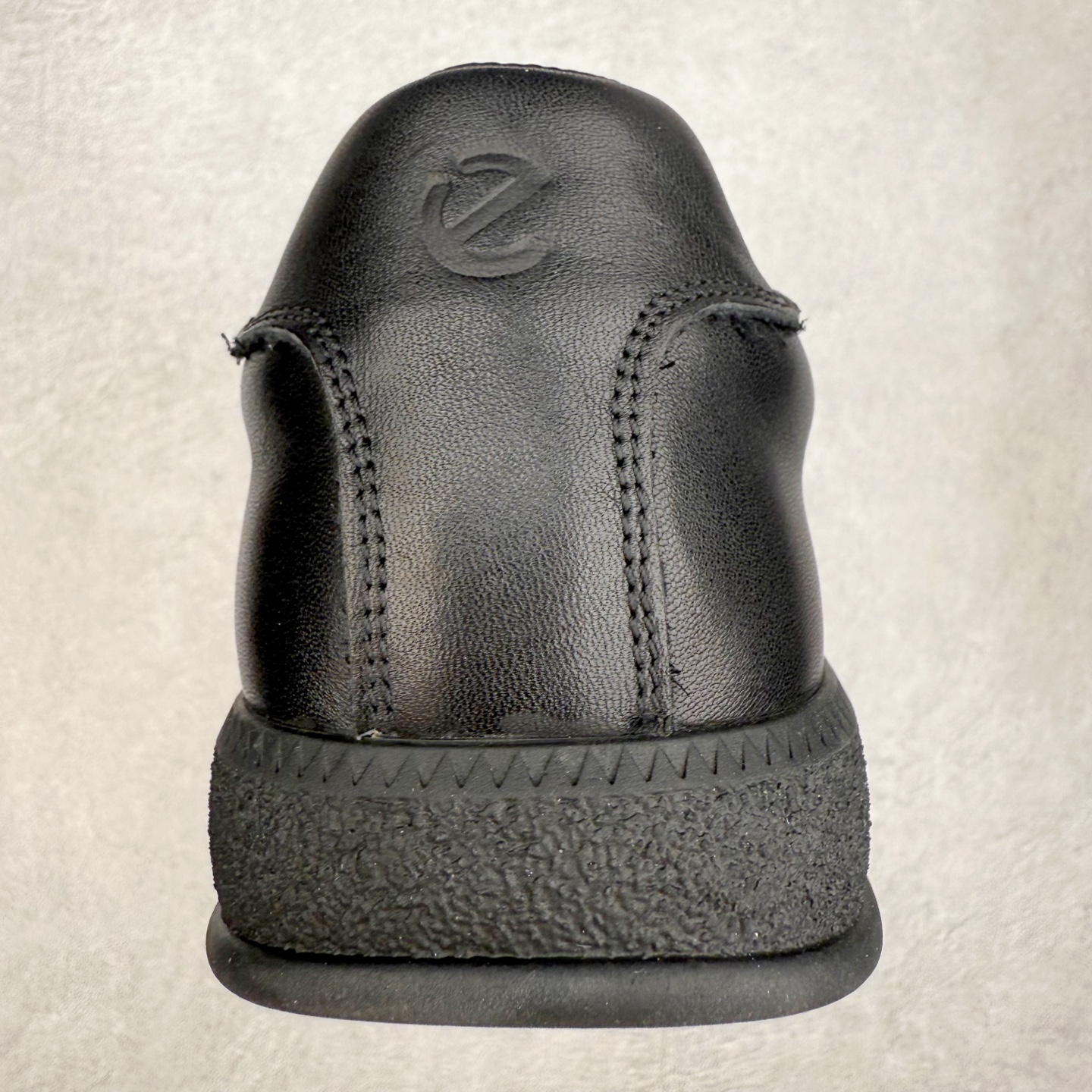 图片[8]-ECCO爱步休闲鞋秋 25年新款时尚德训鞋 经典百搭板鞋 街头球鞋系列 保留板鞋的经典轮廓，同时融入球鞋的流线型线条 打造运动与街头复古的碰撞感 多元色系融和简约风格，松弛诠释街头意趣 轻松打造百变街头造型 经典鞋头设计 将时尚美学与街头文化完美融合 演绎美式复古潮流 邂逅复古时尚 搭载FLUIFORM™直接注塑科技 一体成型贴合脚部，舒适升级 鞋底采用耐磨抓地的橡胶大底 轻松应对日常行走的磨损考验 缤纷色系 玩转街头 尺码：38 39 40 41 42 43 44（皮鞋码）-选品中心