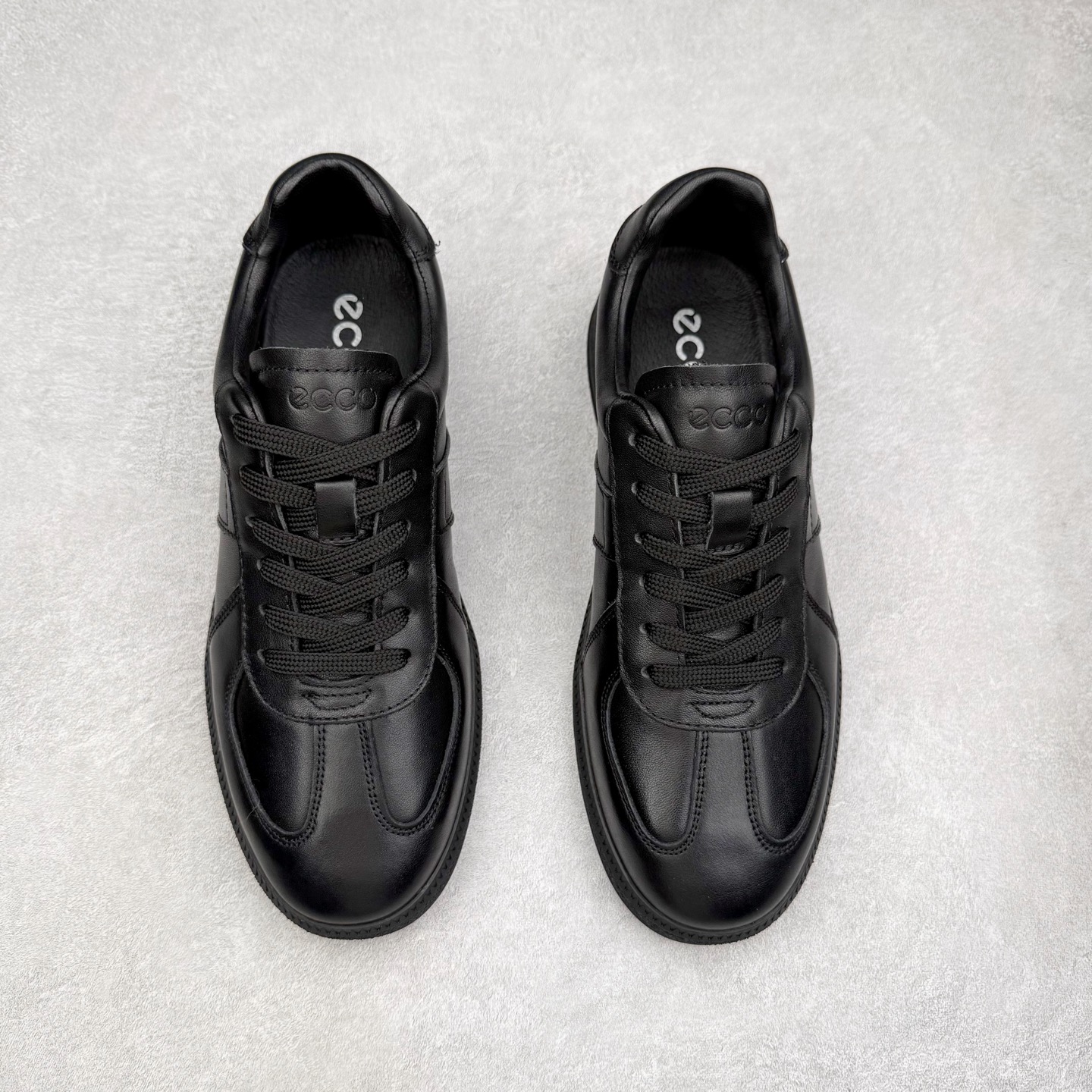 图片[2]-ECCO爱步休闲鞋秋 25年新款时尚德训鞋 经典百搭板鞋 街头球鞋系列 保留板鞋的经典轮廓，同时融入球鞋的流线型线条 打造运动与街头复古的碰撞感 多元色系融和简约风格，松弛诠释街头意趣 轻松打造百变街头造型 经典鞋头设计 将时尚美学与街头文化完美融合 演绎美式复古潮流 邂逅复古时尚 搭载FLUIFORM™直接注塑科技 一体成型贴合脚部，舒适升级 鞋底采用耐磨抓地的橡胶大底 轻松应对日常行走的磨损考验 缤纷色系 玩转街头 尺码：38 39 40 41 42 43 44（皮鞋码）-选品中心