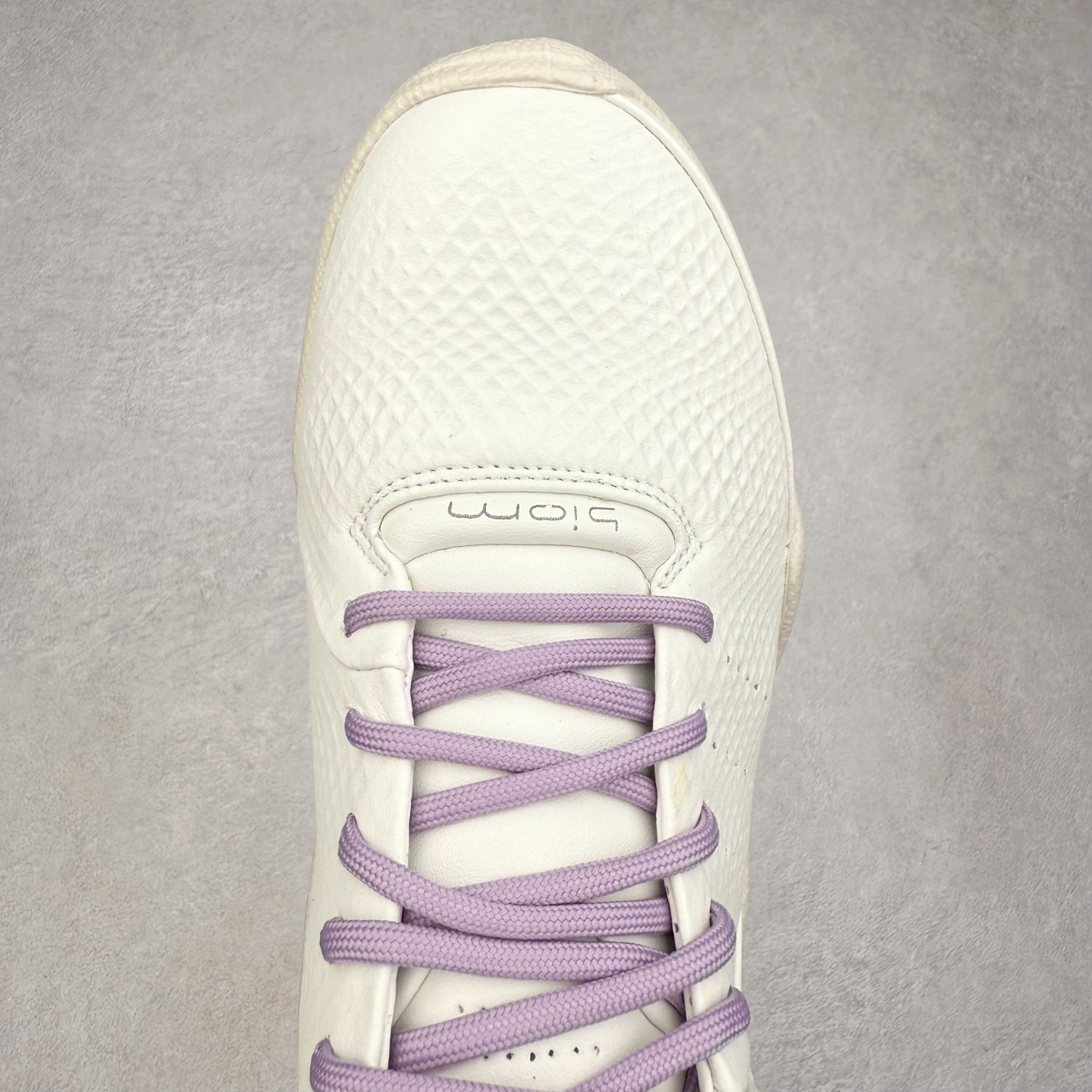 图片[4]-Ecco爱步驱动牛皮革圆头舒适系带低帮生活休闲鞋 ECCO以三大核心特征为依托：北欧设计风格、鞋履制作、积极的生活方式。北欧设计风格：北欧设计特点是独特、有格调、实用和简约，并且品质优良。鞋履制作：ECCO钟爱鞋履制作以及一切与鞋履制作相关的事物。积极的生活方式：ECCO的创始人希望制作出的鞋履无需磨合，即可完美贴合脚型，帮助人们享受行走的乐趣。ECCO的成功源自其产品质量和创新的技术水平，恪守“鞋遵循双足”的设计理念，将的舒适度和风格融为一体。ECCO跑遍全世界寻找创新的原料。从制革制鞋一体化的设置，源头上控制皮革质量，确保对人体无害。 尺码：38 39 40 41 42 43 44 （皮鞋码）-选品中心