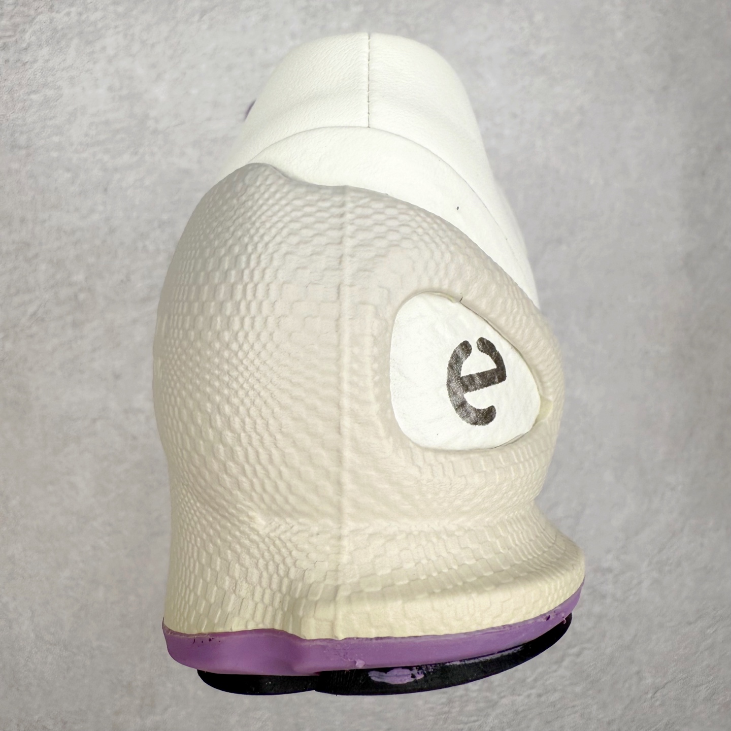 图片[8]-Ecco爱步驱动牛皮革圆头舒适系带低帮生活休闲鞋 ECCO以三大核心特征为依托：北欧设计风格、鞋履制作、积极的生活方式。北欧设计风格：北欧设计特点是独特、有格调、实用和简约，并且品质优良。鞋履制作：ECCO钟爱鞋履制作以及一切与鞋履制作相关的事物。积极的生活方式：ECCO的创始人希望制作出的鞋履无需磨合，即可完美贴合脚型，帮助人们享受行走的乐趣。ECCO的成功源自其产品质量和创新的技术水平，恪守“鞋遵循双足”的设计理念，将的舒适度和风格融为一体。ECCO跑遍全世界寻找创新的原料。从制革制鞋一体化的设置，源头上控制皮革质量，确保对人体无害。 尺码：38 39 40 41 42 43 44 （皮鞋码）-选品中心