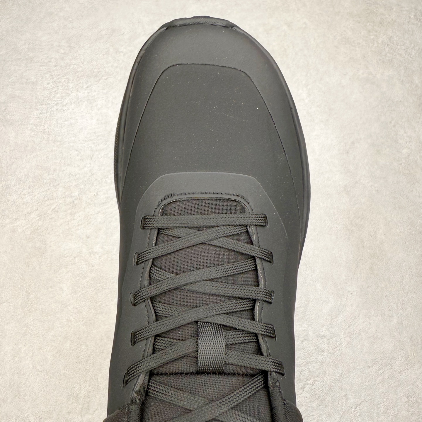 图片[4]-＃HP 迪桑特DESCENTE Dualis GORE-TEX 时尚 防滑耐磨中帮生活休闲鞋 男款 DESCENTE（迪桑特）创立于1935年，品牌名取自法语词汇，意为“滑降”。品牌箭头标识代表滑雪的三种技术“高速直线滑行”、“穿越”和“侧滑”，也寓意品牌在打造高端专业运动产品中不断追求完美的创新精神，致力于成为中国高端专业滑雪、综训、女子、铁人三项、高尔夫的第一品牌。尺码：39 40 40.5 41 42 42.5 43 44 44.5 45-选品中心