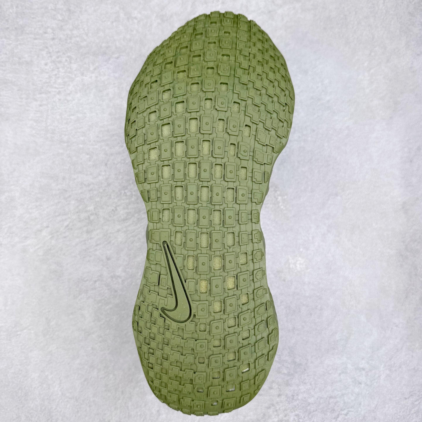 图片[9]-HYEIN SEO x NK Ava Rover 百搭舒适耐磨低帮跑步鞋 男女同款 流线型轮廓，通过轻薄物料鞋面结合 TPU 网格状支撑示人，增厚的中底材质选用 ReactX 加持，华夫外底收尾。鞋垫与后跟鞋提，克制点缀 Hyein Seo 字样。鞋垫与鞋提则采用菱形格纹的变化元素呈现。实拍调校N版已经零色差零失真 百分百还原实物色彩所见即所得 不存在货不对板色差等低级问题 选购参考实物拍摄 不混卖不参货 只用心做好货严格选品 承诺混一赔十 尺码：36 36.5 37.5 38 38.5 39 40 40.5 41 42 42.5 43 44 44.5 45-选品中心