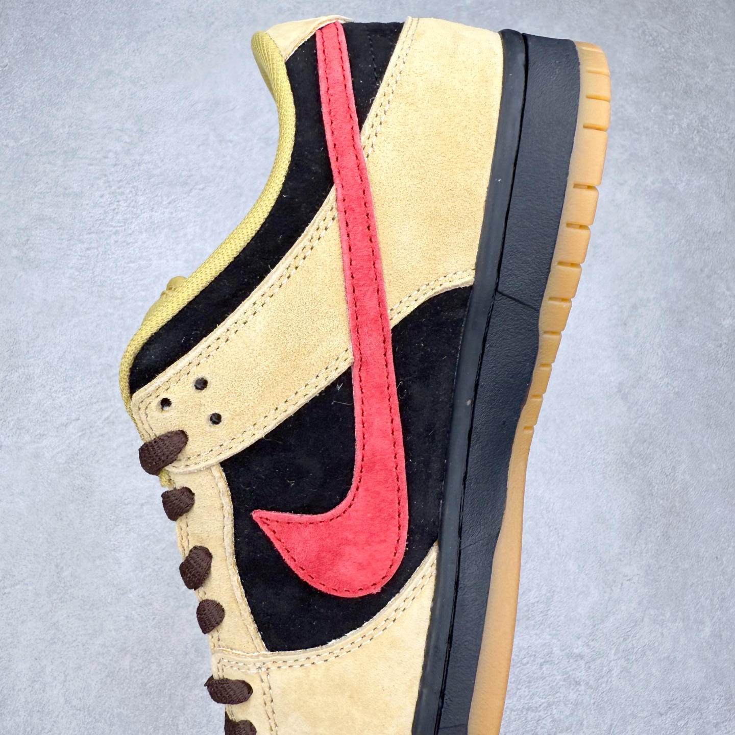 图片[7]-＃F版 NK SB Dunk Low FJ1674-002 极限压缩利润空间 超乎所想的高性价比 用料绝不含糊 原盒原配 正确耐磨橡胶大底 超高清洁度 全鞋零毛边皮料切割 全套原楦原模倾力打造完美版型 尺码：36 36.5 37.5 38 38.5 39 40 40.5 41 42 42.5 43 44 44.5 45 46 47.5-选品中心
