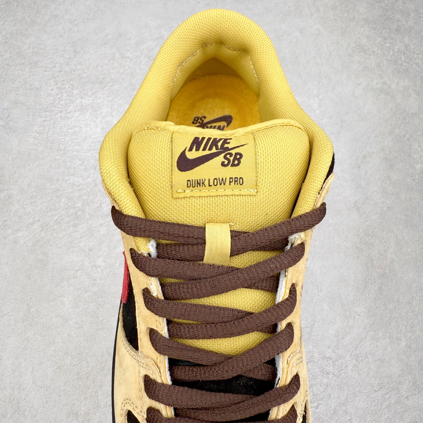 图片[5]-＃F版 NK SB Dunk Low FJ1674-002 极限压缩利润空间 超乎所想的高性价比 用料绝不含糊 原盒原配 正确耐磨橡胶大底 超高清洁度 全鞋零毛边皮料切割 全套原楦原模倾力打造完美版型 尺码：36 36.5 37.5 38 38.5 39 40 40.5 41 42 42.5 43 44 44.5 45 46 47.5-选品中心