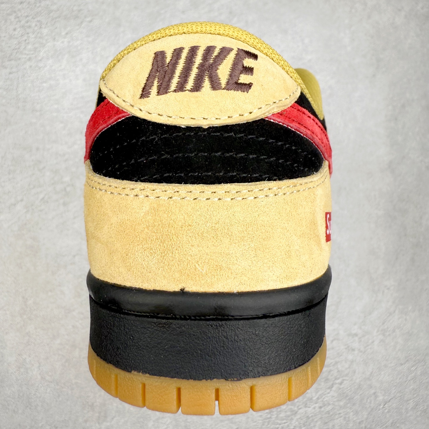 图片[8]-＃F版 NK SB Dunk Low FJ1674-002 极限压缩利润空间 超乎所想的高性价比 用料绝不含糊 原盒原配 正确耐磨橡胶大底 超高清洁度 全鞋零毛边皮料切割 全套原楦原模倾力打造完美版型 尺码：36 36.5 37.5 38 38.5 39 40 40.5 41 42 42.5 43 44 44.5 45 46 47.5-选品中心