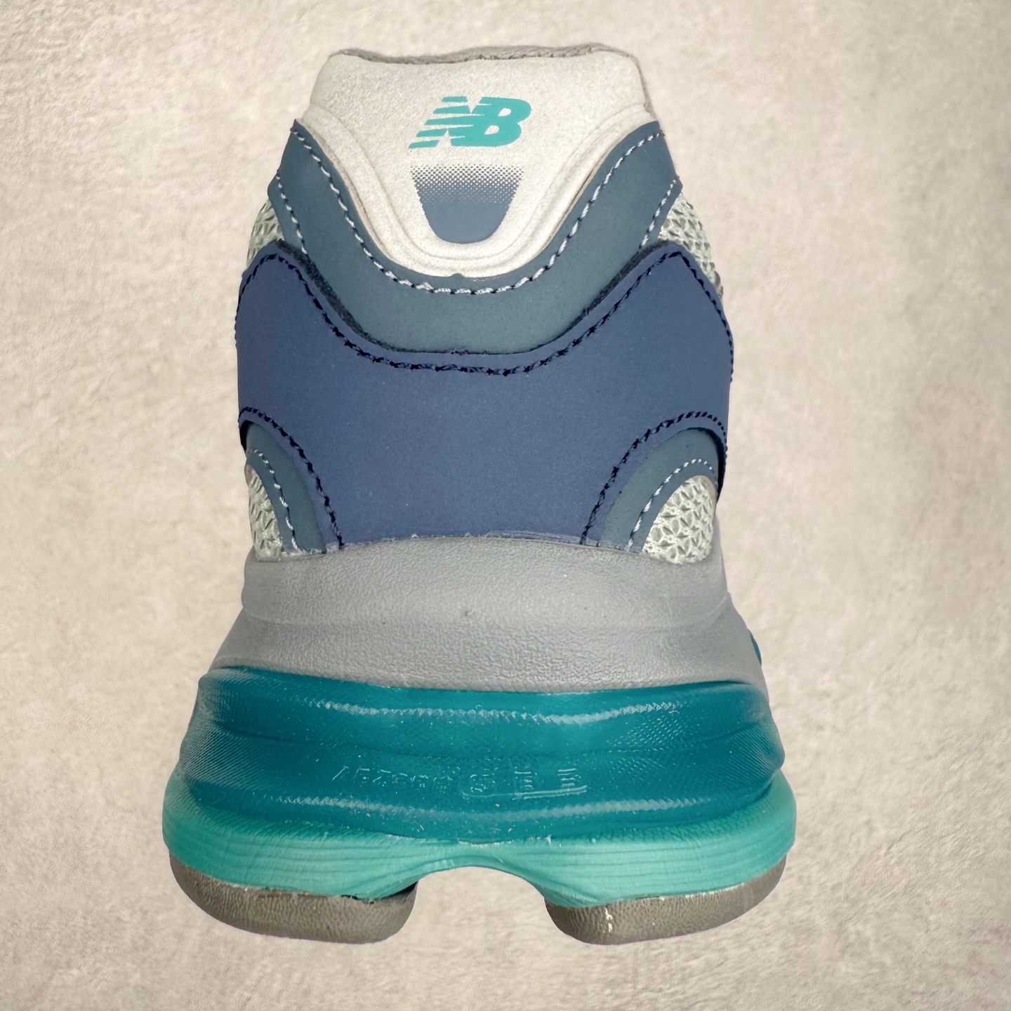 图片[8]-New Balance NB2010系列新百伦经典复古休闲运动板鞋 以ENCAP中底配以升级版 N-ERGY缓震物料 鞋面则采用特色的柔软麂皮搭以NewBalance经典的尼龙网布 低调中还原跑鞋本真 更年轻化的设计理念与材质 让新世代青年得以用全新视角体验经典鞋款的传奇魅力尺码：36 37 37.5 38 38.5 39.5 40 40.5 41.5 42 42.5 43 44 45-选品中心