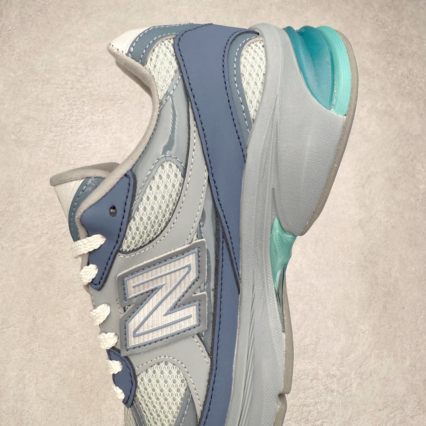图片[7]-New Balance NB2010系列新百伦经典复古休闲运动板鞋 以ENCAP中底配以升级版 N-ERGY缓震物料 鞋面则采用特色的柔软麂皮搭以NewBalance经典的尼龙网布 低调中还原跑鞋本真 更年轻化的设计理念与材质 让新世代青年得以用全新视角体验经典鞋款的传奇魅力尺码：36 37 37.5 38 38.5 39.5 40 40.5 41.5 42 42.5 43 44 45-选品中心