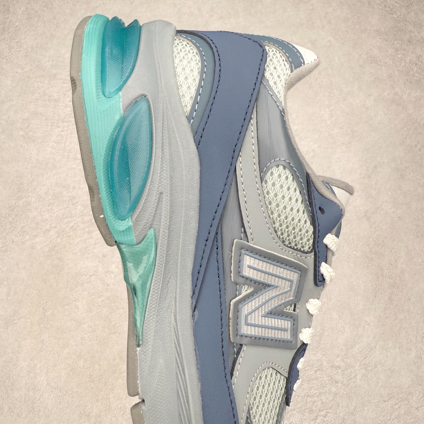 图片[6]-New Balance NB2010系列新百伦经典复古休闲运动板鞋 以ENCAP中底配以升级版 N-ERGY缓震物料 鞋面则采用特色的柔软麂皮搭以NewBalance经典的尼龙网布 低调中还原跑鞋本真 更年轻化的设计理念与材质 让新世代青年得以用全新视角体验经典鞋款的传奇魅力尺码：36 37 37.5 38 38.5 39.5 40 40.5 41.5 42 42.5 43 44 45-选品中心