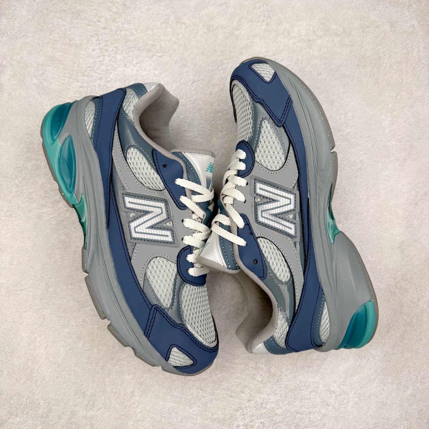 图片[3]-New Balance NB2010系列新百伦经典复古休闲运动板鞋 以ENCAP中底配以升级版 N-ERGY缓震物料 鞋面则采用特色的柔软麂皮搭以NewBalance经典的尼龙网布 低调中还原跑鞋本真 更年轻化的设计理念与材质 让新世代青年得以用全新视角体验经典鞋款的传奇魅力尺码：36 37 37.5 38 38.5 39.5 40 40.5 41.5 42 42.5 43 44 45-选品中心