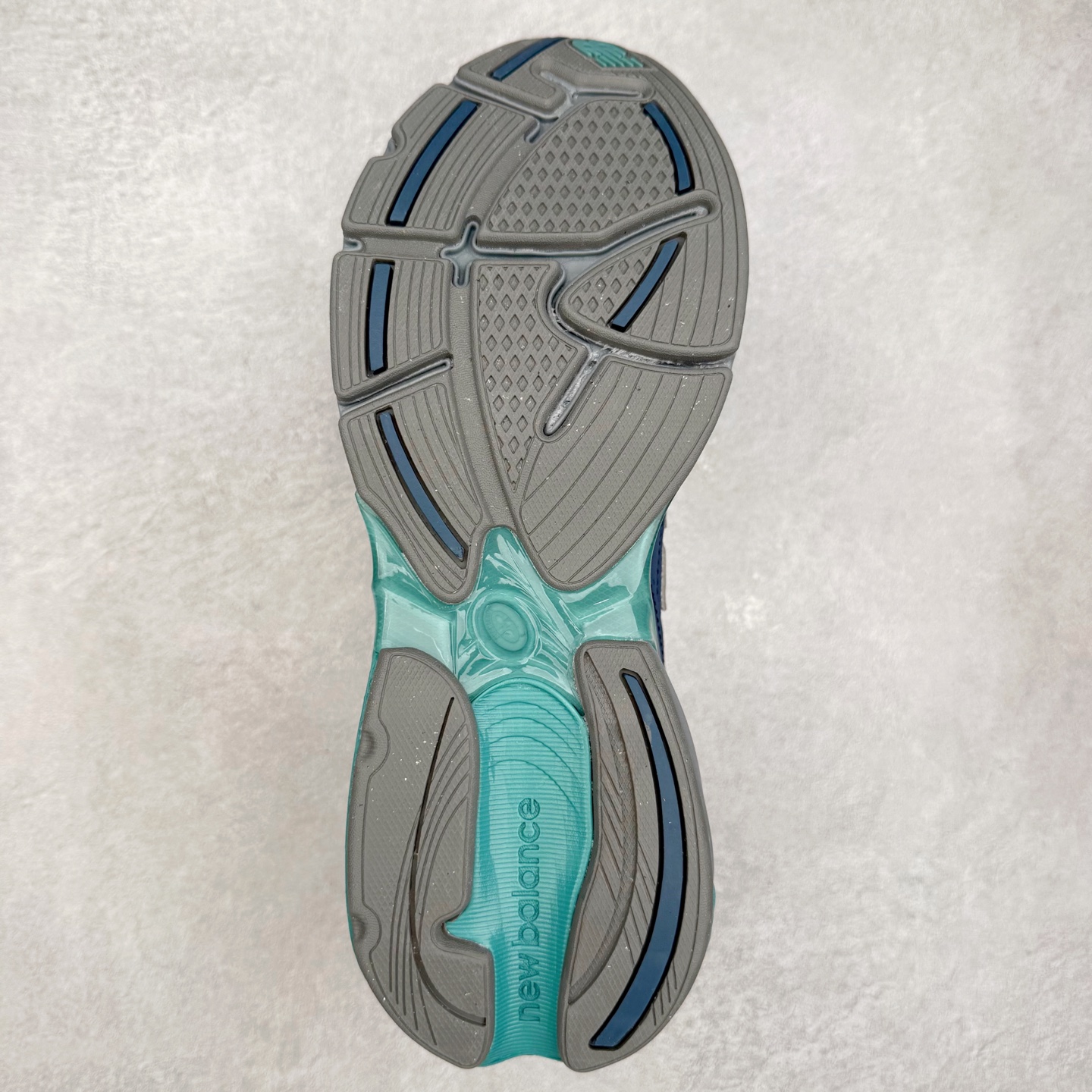 图片[9]-New Balance NB2010系列新百伦经典复古休闲运动板鞋 以ENCAP中底配以升级版 N-ERGY缓震物料 鞋面则采用特色的柔软麂皮搭以NewBalance经典的尼龙网布 低调中还原跑鞋本真 更年轻化的设计理念与材质 让新世代青年得以用全新视角体验经典鞋款的传奇魅力尺码：36 37 37.5 38 38.5 39.5 40 40.5 41.5 42 42.5 43 44 45-选品中心