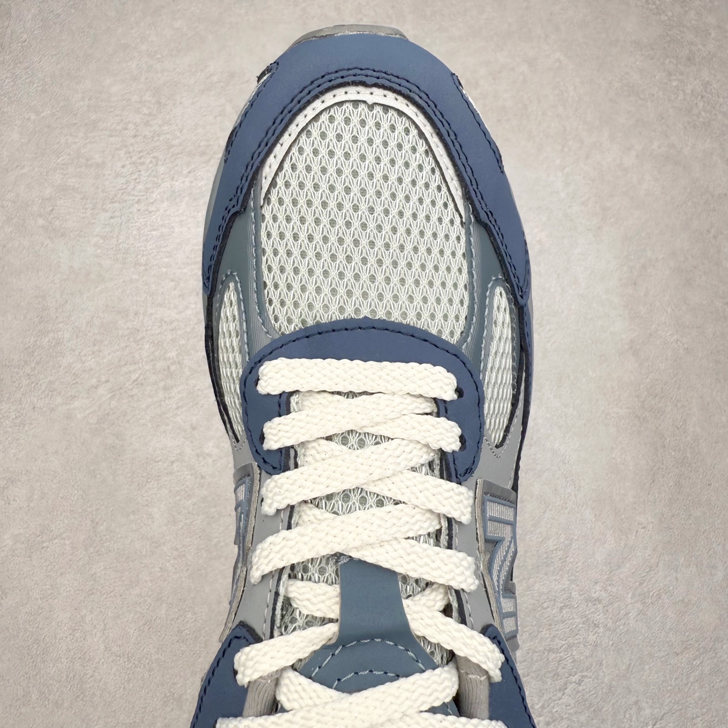 图片[4]-New Balance NB2010系列新百伦经典复古休闲运动板鞋 以ENCAP中底配以升级版 N-ERGY缓震物料 鞋面则采用特色的柔软麂皮搭以NewBalance经典的尼龙网布 低调中还原跑鞋本真 更年轻化的设计理念与材质 让新世代青年得以用全新视角体验经典鞋款的传奇魅力尺码：36 37 37.5 38 38.5 39.5 40 40.5 41.5 42 42.5 43 44 45-选品中心