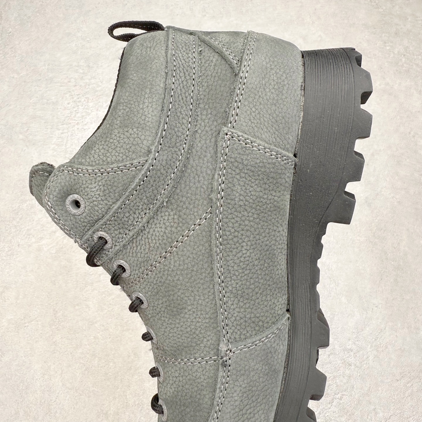 图片[7]-CRISPI Monaco 摩纳哥 GTX 登山耐磨防水中帮 户外功能鞋 CRISPI是一款登山鞋品牌，公司依靠的是对于制鞋与传统工艺从未抹灭的热情与热爱。时不时都在回顾与反思一路走过的路并且朝向新目标前进，这也是一直坚信着获得成功的关键。在未来的道路上将会不断重复温故与知新，永无止境的继续成长下去。CRISPI一直坚信着，必须充分了解客户的需求，保持着对于客户需求的前瞻性才能提供给客户“舒适零磨合”、耐用的鞋靴。CRISPI的研发团队与制鞋工匠每天密切合作，在传统制鞋工艺中融入创新的解决方案，为客户提供穿着体验。尺码：36 37 38 39 40 41 42 43 44 45-选品中心