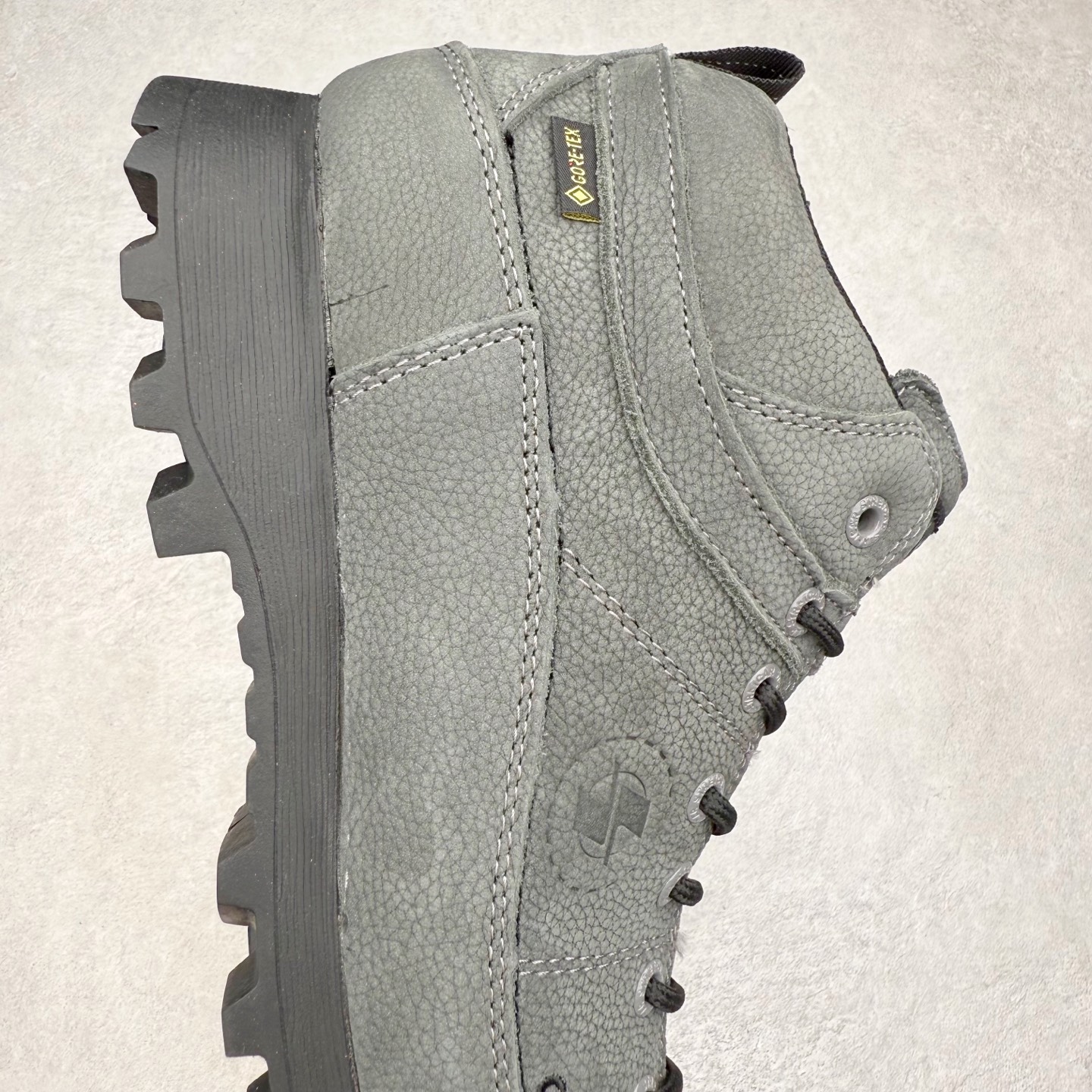 图片[6]-CRISPI Monaco 摩纳哥 GTX 登山耐磨防水中帮 户外功能鞋 CRISPI是一款登山鞋品牌，公司依靠的是对于制鞋与传统工艺从未抹灭的热情与热爱。时不时都在回顾与反思一路走过的路并且朝向新目标前进，这也是一直坚信着获得成功的关键。在未来的道路上将会不断重复温故与知新，永无止境的继续成长下去。CRISPI一直坚信着，必须充分了解客户的需求，保持着对于客户需求的前瞻性才能提供给客户“舒适零磨合”、耐用的鞋靴。CRISPI的研发团队与制鞋工匠每天密切合作，在传统制鞋工艺中融入创新的解决方案，为客户提供穿着体验。尺码：36 37 38 39 40 41 42 43 44 45-选品中心