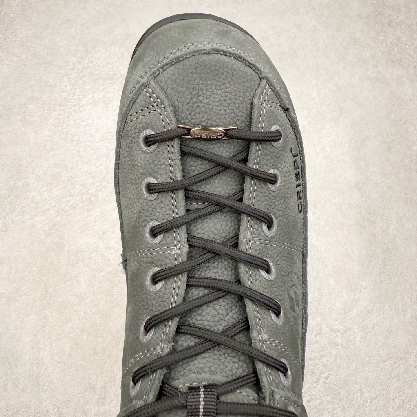 图片[4]-CRISPI Monaco 摩纳哥 GTX 登山耐磨防水中帮 户外功能鞋 CRISPI是一款登山鞋品牌，公司依靠的是对于制鞋与传统工艺从未抹灭的热情与热爱。时不时都在回顾与反思一路走过的路并且朝向新目标前进，这也是一直坚信着获得成功的关键。在未来的道路上将会不断重复温故与知新，永无止境的继续成长下去。CRISPI一直坚信着，必须充分了解客户的需求，保持着对于客户需求的前瞻性才能提供给客户“舒适零磨合”、耐用的鞋靴。CRISPI的研发团队与制鞋工匠每天密切合作，在传统制鞋工艺中融入创新的解决方案，为客户提供穿着体验。尺码：36 37 38 39 40 41 42 43 44 45-选品中心