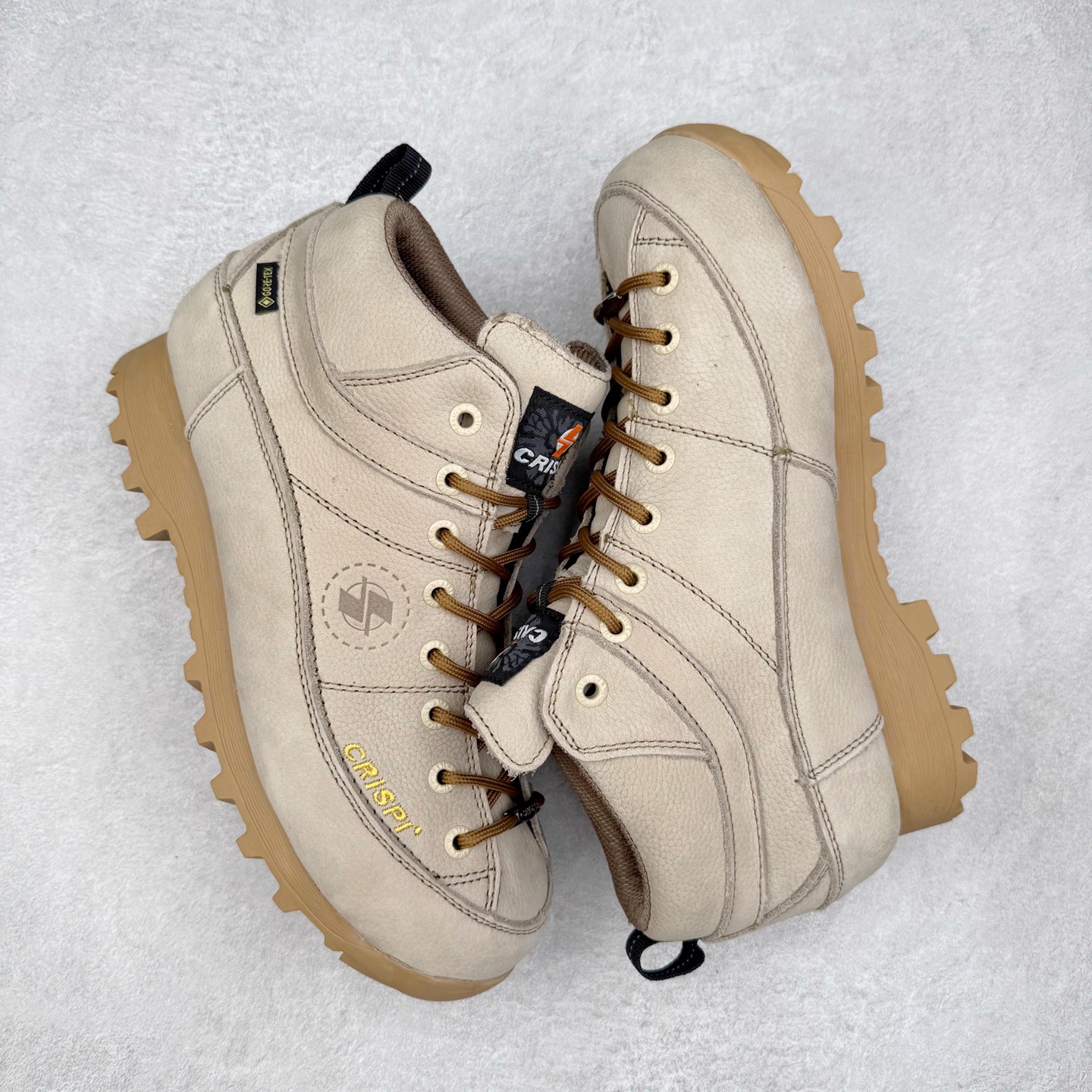 图片[3]-CRISPI Monaco 摩纳哥 GTX 登山耐磨防水中帮 户外功能鞋 CRISPI是一款登山鞋品牌，公司依靠的是对于制鞋与传统工艺从未抹灭的热情与热爱。时不时都在回顾与反思一路走过的路并且朝向新目标前进，这也是一直坚信着获得成功的关键。在未来的道路上将会不断重复温故与知新，永无止境的继续成长下去。CRISPI一直坚信着，必须充分了解客户的需求，保持着对于客户需求的前瞻性才能提供给客户“舒适零磨合”、耐用的鞋靴。CRISPI的研发团队与制鞋工匠每天密切合作，在传统制鞋工艺中融入创新的解决方案，为客户提供穿着体验。尺码：36 37 38 39 40 41 42 43 44 45-选品中心