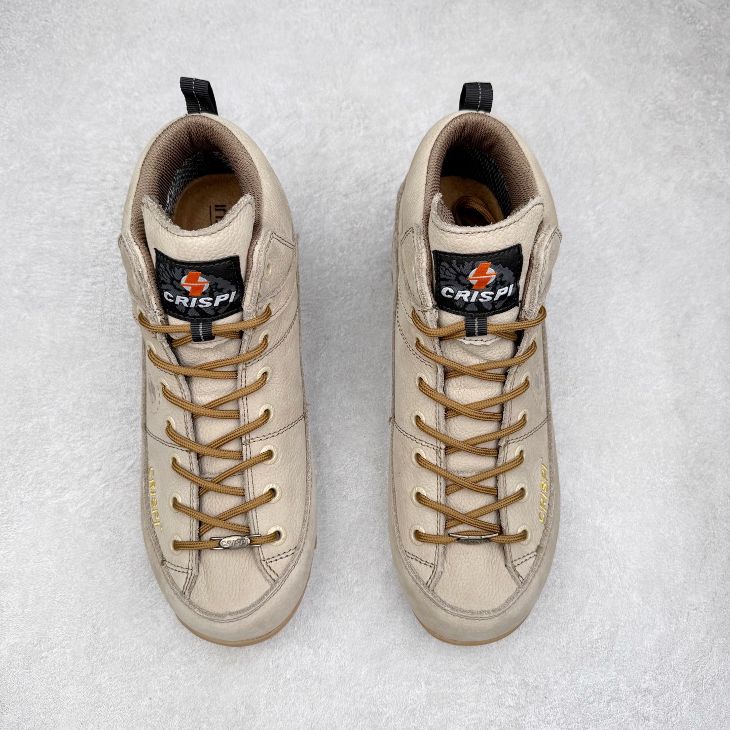 图片[2]-CRISPI Monaco 摩纳哥 GTX 登山耐磨防水中帮 户外功能鞋 CRISPI是一款登山鞋品牌，公司依靠的是对于制鞋与传统工艺从未抹灭的热情与热爱。时不时都在回顾与反思一路走过的路并且朝向新目标前进，这也是一直坚信着获得成功的关键。在未来的道路上将会不断重复温故与知新，永无止境的继续成长下去。CRISPI一直坚信着，必须充分了解客户的需求，保持着对于客户需求的前瞻性才能提供给客户“舒适零磨合”、耐用的鞋靴。CRISPI的研发团队与制鞋工匠每天密切合作，在传统制鞋工艺中融入创新的解决方案，为客户提供穿着体验。尺码：36 37 38 39 40 41 42 43 44 45-选品中心