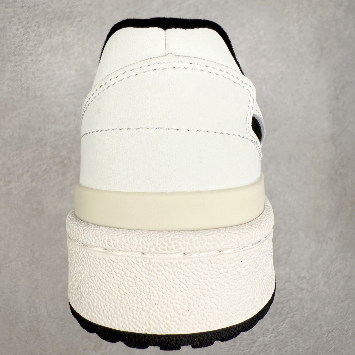 图片[8]-＃福利特价 AD Forum 84 Low OG 低帮百搭潮流休闲运动板鞋 以复古篮球鞋的外形为基础 采用皮革拼接 简约百搭 更加贴合舒适 中底内侧网格造型起到点睛之笔 外底橡胶 更显复古 尺码：36 36.5 37.5 38 38.5 39 40 40.5 41 42 42.5 43 44 44.5 45-选品中心