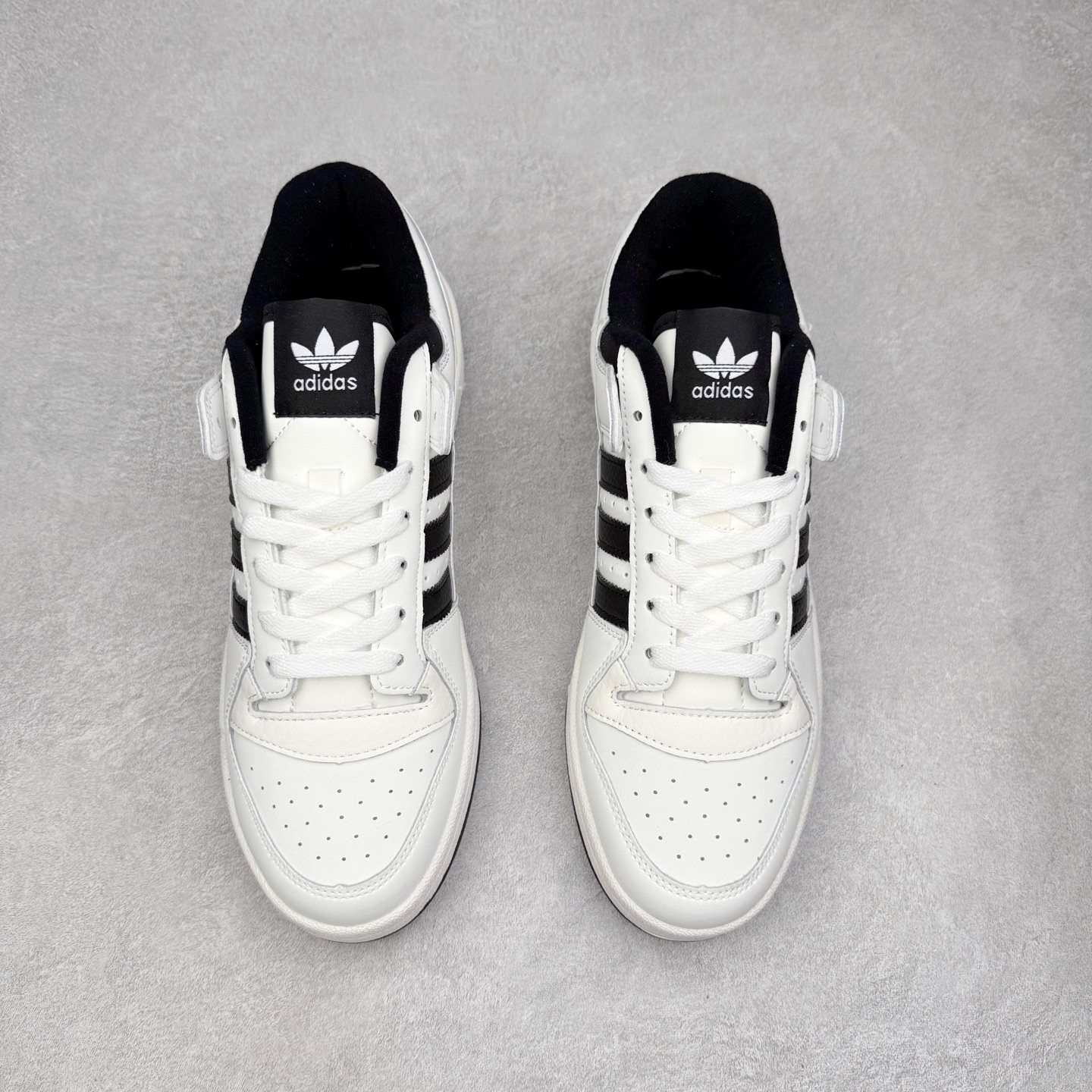 图片[2]-＃福利特价 AD Forum 84 Low OG 低帮百搭潮流休闲运动板鞋 以复古篮球鞋的外形为基础 采用皮革拼接 简约百搭 更加贴合舒适 中底内侧网格造型起到点睛之笔 外底橡胶 更显复古 尺码：36 36.5 37.5 38 38.5 39 40 40.5 41 42 42.5 43 44 44.5 45-选品中心