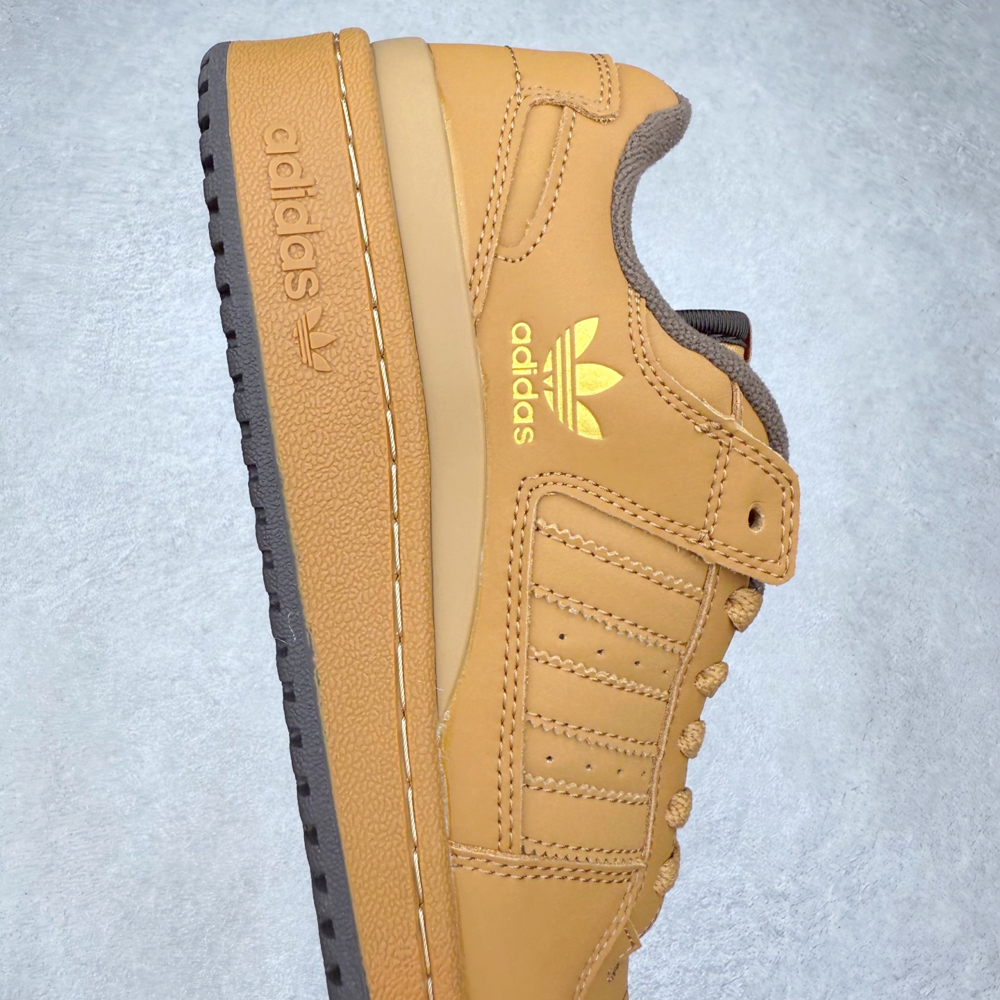 图片[6]-＃福利特价 AD Forum 84 Low OG 低帮百搭潮流休闲运动板鞋 以复古篮球鞋的外形为基础 采用皮革拼接 简约百搭 更加贴合舒适 中底内侧网格造型起到点睛之笔 外底橡胶 更显复古 尺码：36 36.5 37.5 38 38.5 39 40 40.5 41 42 42.5 43 44 44.5 45-选品中心