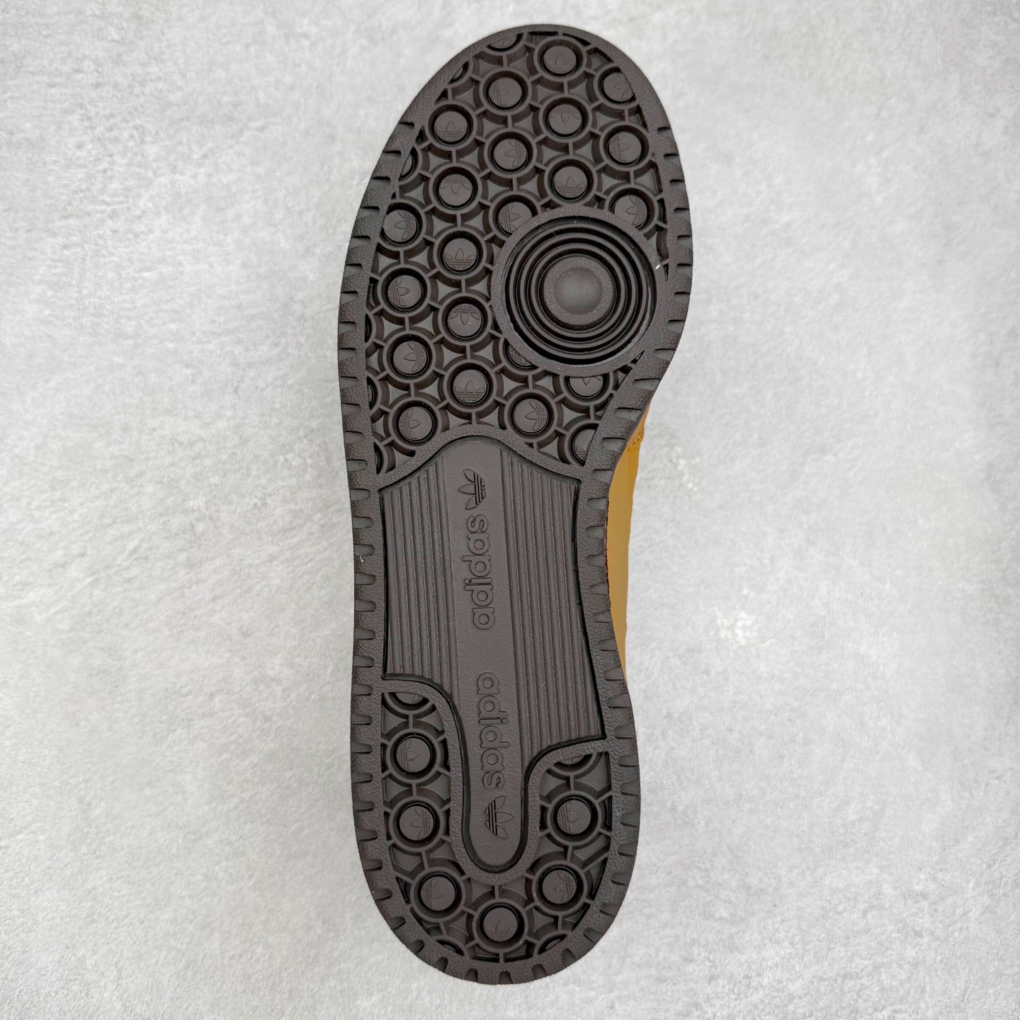 图片[9]-＃福利特价 AD Forum 84 Low OG 低帮百搭潮流休闲运动板鞋 以复古篮球鞋的外形为基础 采用皮革拼接 简约百搭 更加贴合舒适 中底内侧网格造型起到点睛之笔 外底橡胶 更显复古 尺码：36 36.5 37.5 38 38.5 39 40 40.5 41 42 42.5 43 44 44.5 45-选品中心