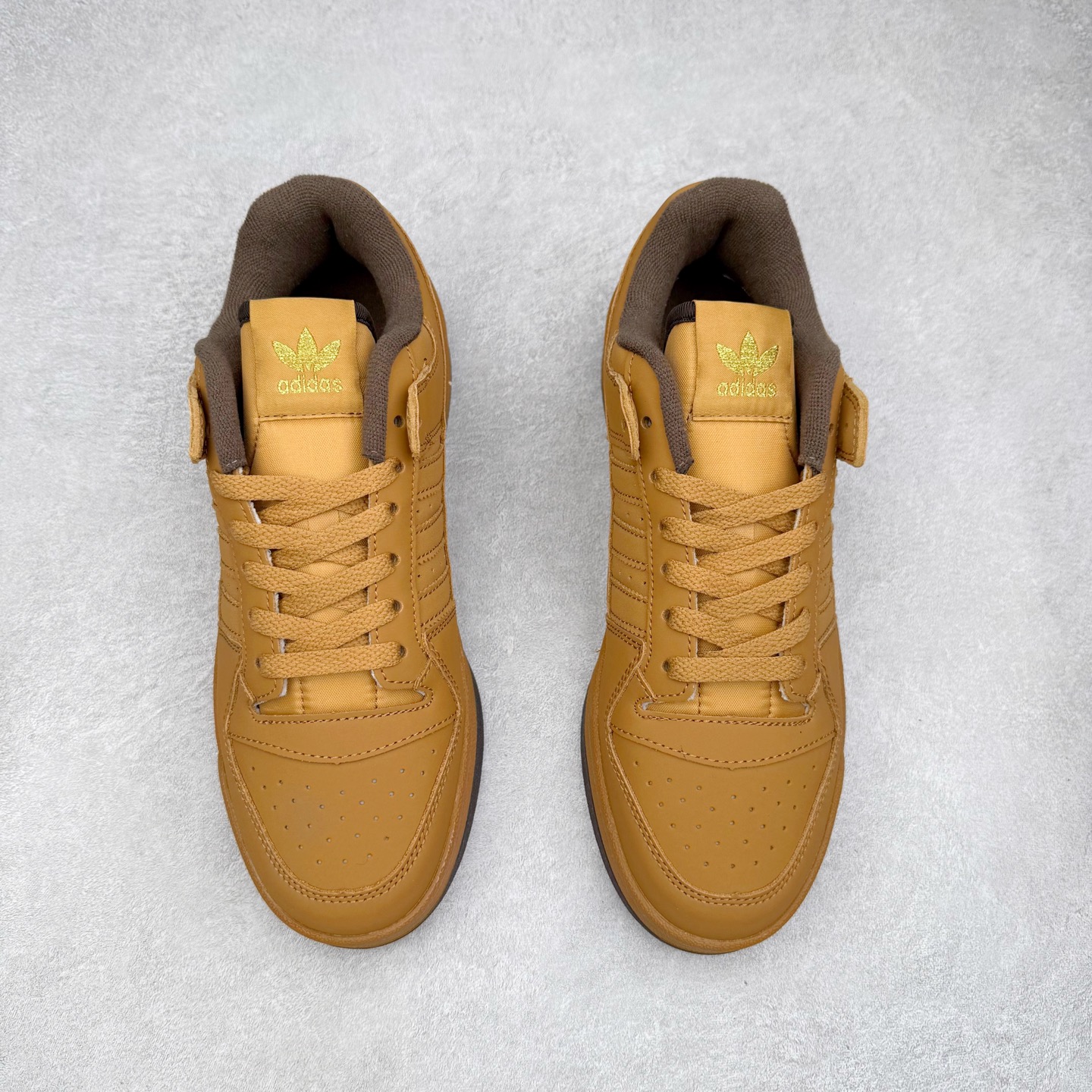 图片[2]-＃福利特价 AD Forum 84 Low OG 低帮百搭潮流休闲运动板鞋 以复古篮球鞋的外形为基础 采用皮革拼接 简约百搭 更加贴合舒适 中底内侧网格造型起到点睛之笔 外底橡胶 更显复古 尺码：36 36.5 37.5 38 38.5 39 40 40.5 41 42 42.5 43 44 44.5 45-选品中心