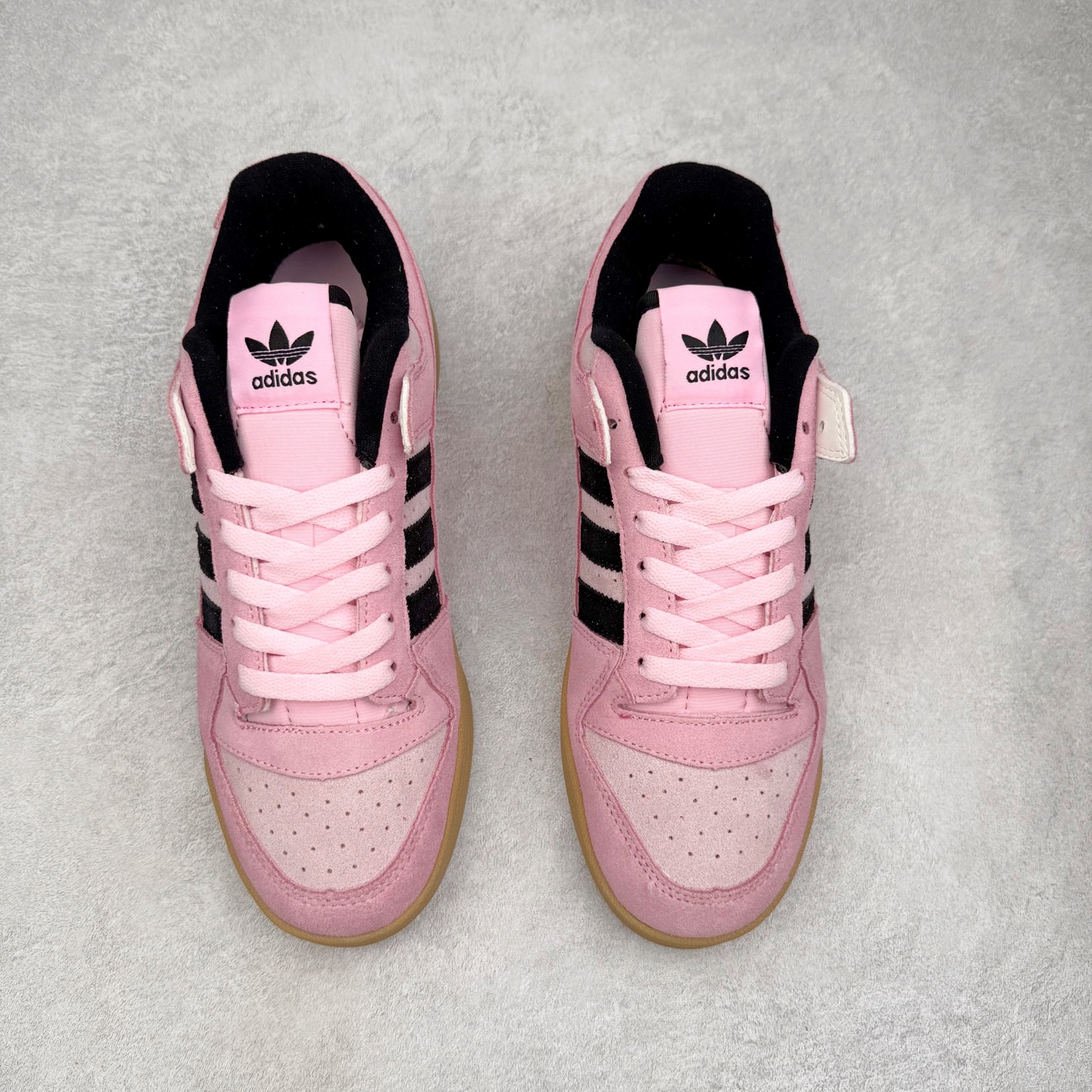 图片[2]-＃福利特价 AD Forum 84 Low OG 低帮百搭潮流休闲运动板鞋 以复古篮球鞋的外形为基础 采用皮革拼接 简约百搭 更加贴合舒适 中底内侧网格造型起到点睛之笔 外底橡胶 更显复古 尺码：36 36.5 37.5 38 38.5 39 40 40.5 41 42 42.5 43 44 44.5 45-选品中心