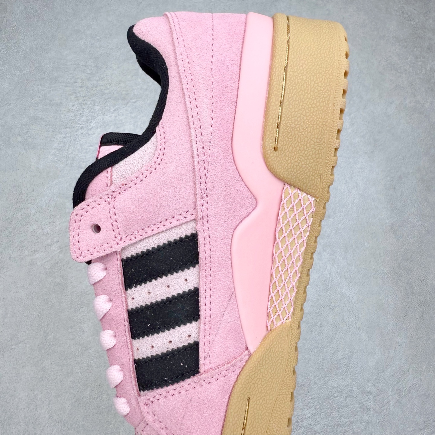 图片[7]-＃福利特价 AD Forum 84 Low OG 低帮百搭潮流休闲运动板鞋 以复古篮球鞋的外形为基础 采用皮革拼接 简约百搭 更加贴合舒适 中底内侧网格造型起到点睛之笔 外底橡胶 更显复古 尺码：36 36.5 37.5 38 38.5 39 40 40.5 41 42 42.5 43 44 44.5 45-选品中心