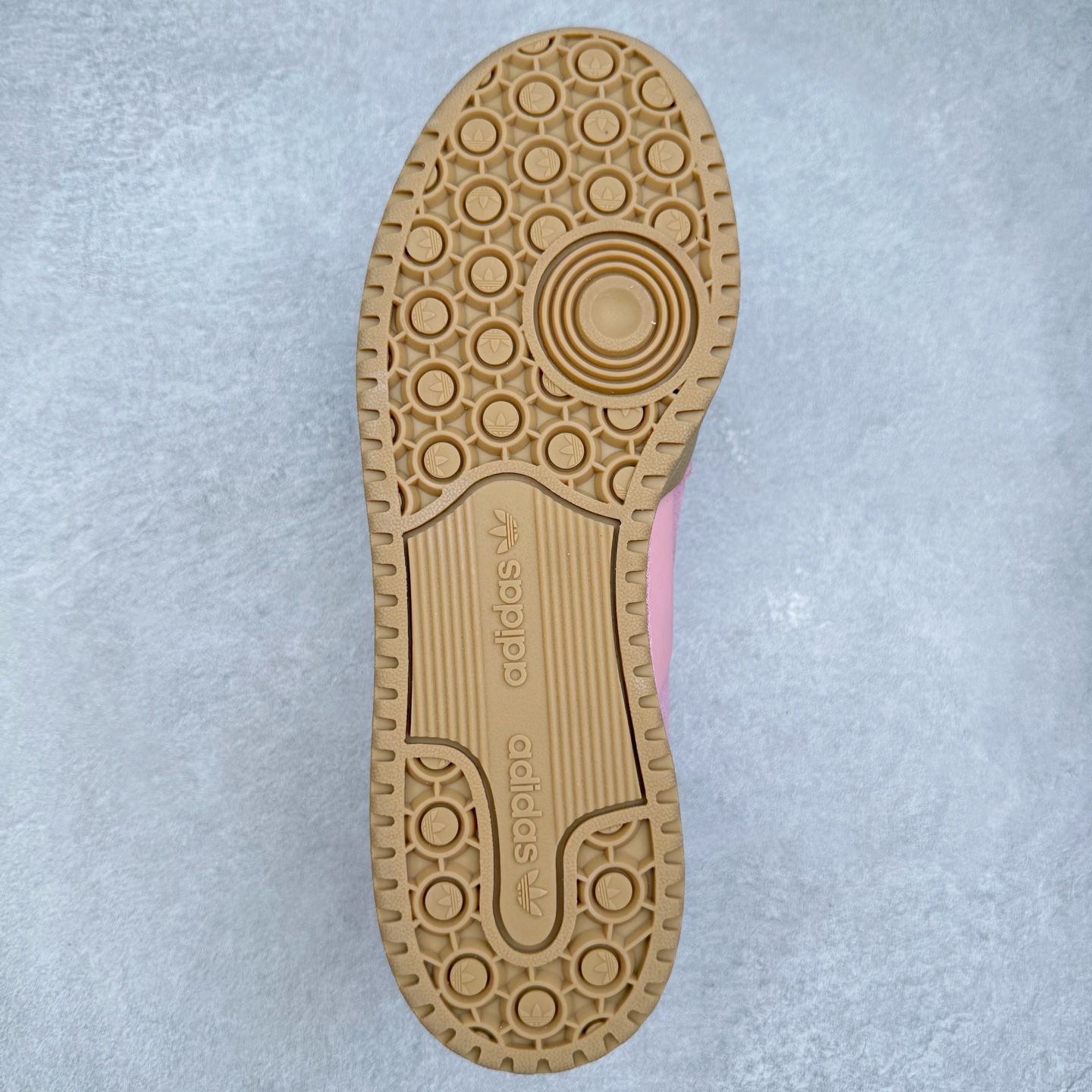 图片[9]-＃福利特价 AD Forum 84 Low OG 低帮百搭潮流休闲运动板鞋 以复古篮球鞋的外形为基础 采用皮革拼接 简约百搭 更加贴合舒适 中底内侧网格造型起到点睛之笔 外底橡胶 更显复古 尺码：36 36.5 37.5 38 38.5 39 40 40.5 41 42 42.5 43 44 44.5 45-选品中心