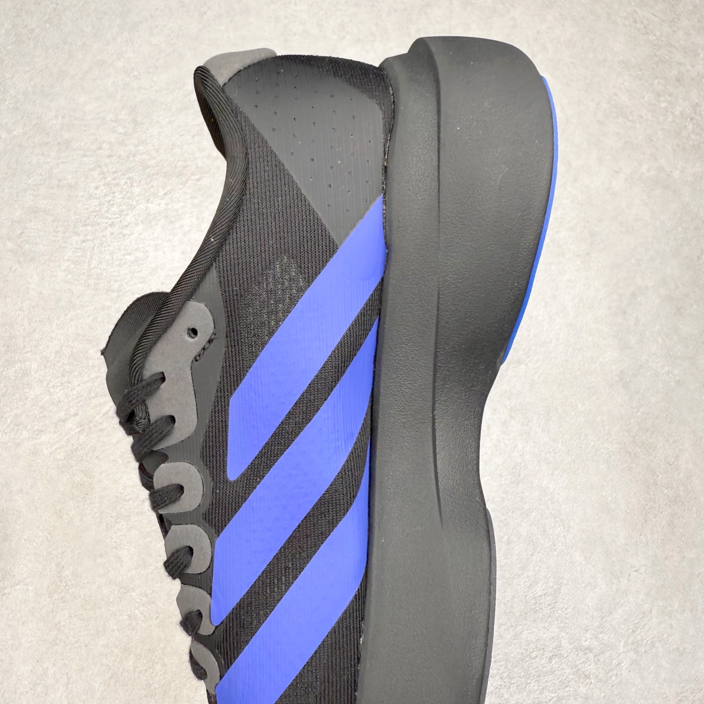 图片[7]-AD Adizero EVO SL 马拉松竞速专业跑鞋 CELERMESH针织网面非常轻薄 纤维间的缝隙很大 可以保证跑步时的透气、排汗效果 鞋舌直接与两侧的内衬和鞋底连接在一起 在跑步过程中不会被鞋舌的左右移动所困扰 在标准鞋带孔的基础上再拓宽一组鞋带孔 适合不同脚型的需求 突破性 EnergyRods 技术，有助于跑者实现更好的成绩 中底独特的LIGHTSTRIKE PRO泡棉材质 微弹感觉在跑步过程中给予了良好的支撑体验 对于顶级精英和高水平进阶跑者来说 ADIOS PRO是一双值得信赖的竞速比赛用鞋 尺码：36 36.5 37.5 38 38.5 39 40 40.5 41 42 42.5 43 44 44.5 45-选品中心