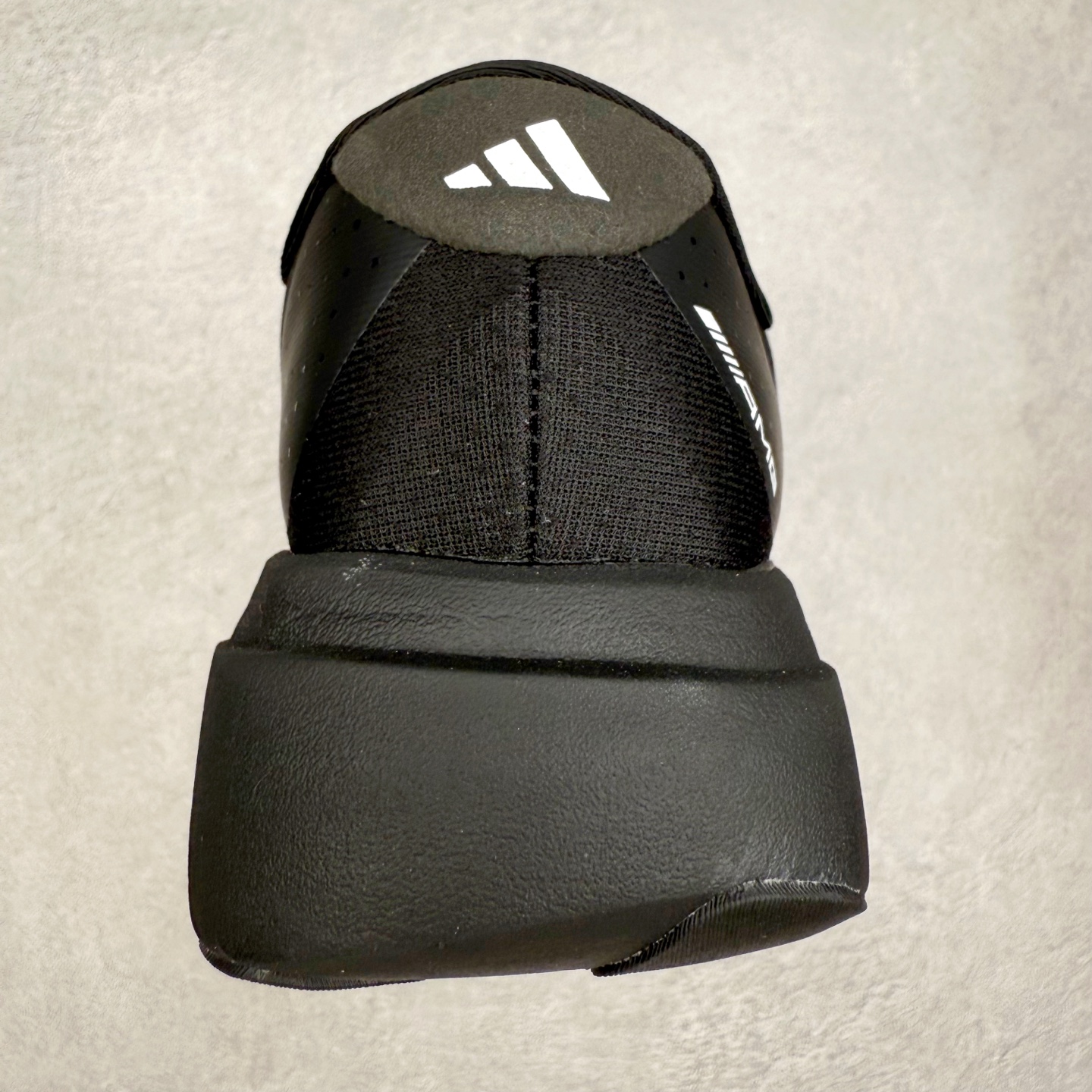 图片[8]-AD Adizero EVO SL 马拉松竞速专业跑鞋 CELERMESH针织网面非常轻薄 纤维间的缝隙很大 可以保证跑步时的透气、排汗效果 鞋舌直接与两侧的内衬和鞋底连接在一起 在跑步过程中不会被鞋舌的左右移动所困扰 在标准鞋带孔的基础上再拓宽一组鞋带孔 适合不同脚型的需求 突破性 EnergyRods 技术，有助于跑者实现更好的成绩 中底独特的LIGHTSTRIKE PRO泡棉材质 微弹感觉在跑步过程中给予了良好的支撑体验 对于顶级精英和高水平进阶跑者来说 ADIOS PRO是一双值得信赖的竞速比赛用鞋 尺码：36 36.5 37.5 38 38.5 39 40 40.5 41 42 42.5 43 44 44.5 45-选品中心