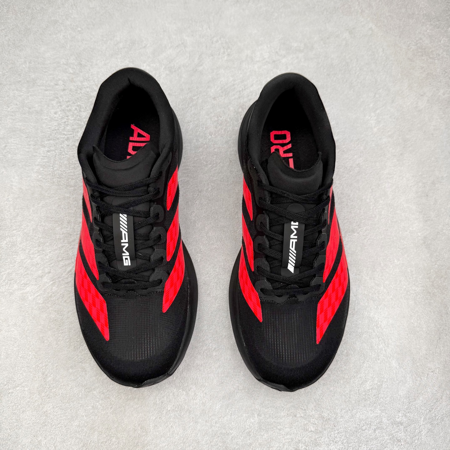 图片[2]-AD Adizero EVO SL 马拉松竞速专业跑鞋 CELERMESH针织网面非常轻薄 纤维间的缝隙很大 可以保证跑步时的透气、排汗效果 鞋舌直接与两侧的内衬和鞋底连接在一起 在跑步过程中不会被鞋舌的左右移动所困扰 在标准鞋带孔的基础上再拓宽一组鞋带孔 适合不同脚型的需求 突破性 EnergyRods 技术，有助于跑者实现更好的成绩 中底独特的LIGHTSTRIKE PRO泡棉材质 微弹感觉在跑步过程中给予了良好的支撑体验 对于顶级精英和高水平进阶跑者来说 ADIOS PRO是一双值得信赖的竞速比赛用鞋 尺码：36 36.5 37.5 38 38.5 39 40 40.5 41 42 42.5 43 44 44.5 45-选品中心